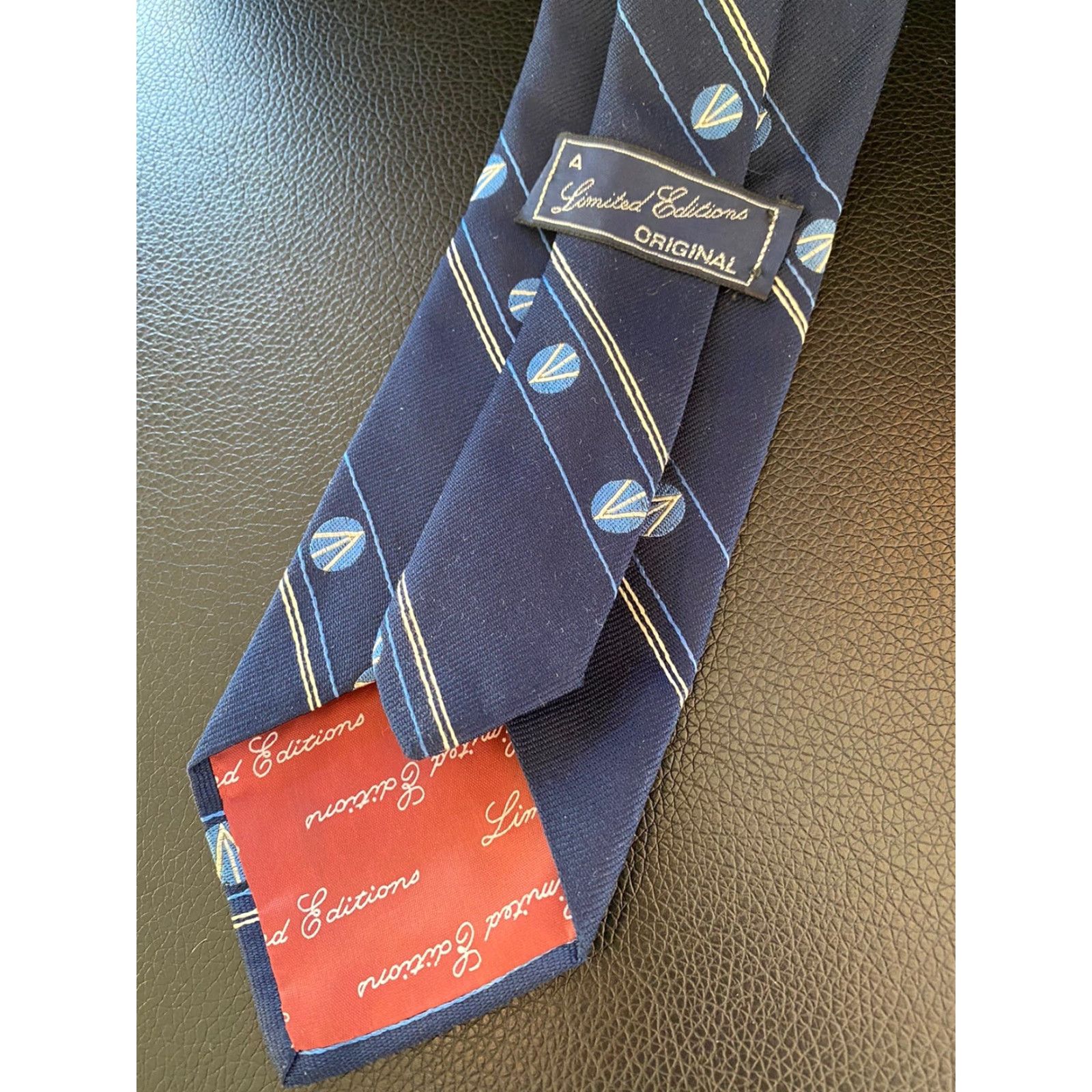 Vintage VINTAGE Limited Editions Silk Blend Retro Tie Necktie Navy Blue 3”w 56”L Mens Tie Mens Blue Retro 90s? Size ONE SIZE - 2 Thumbnail