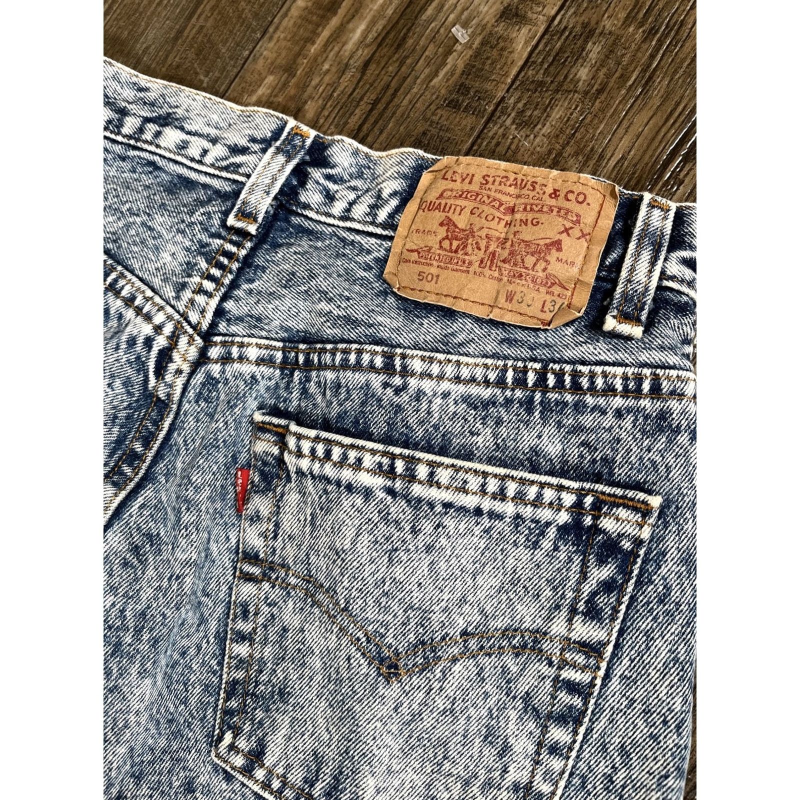 Levi's VINTAGE Levi's 501 Jeans Men 28x32 Blue Acid Wash Button Fly 501 0109 USA 80s Jeans Women Mens Girls Size US 28 / EU 44 - 8 Thumbnail