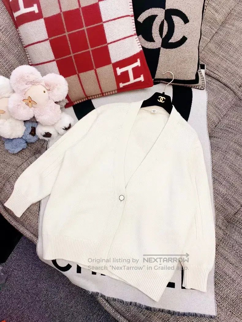 Hermes Hermes Beige One-button V-neck Cardigan Size XS / US 0-2 / IT 36-38 - 1 Thumbnail