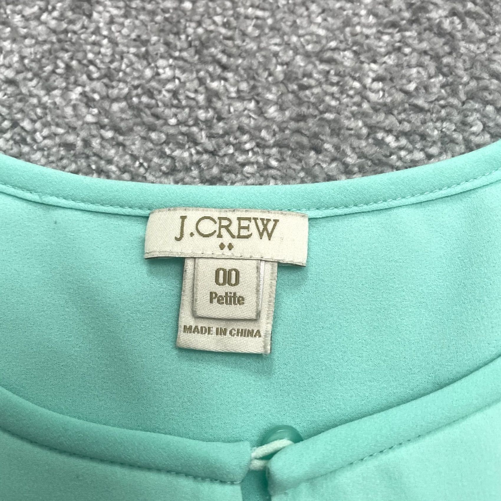 J.Crew J. Crew Drapey Keyhole Chiffon Tank Top Womens 00 Petite Green Sleeveless Casual Tank Shirt Petite Green Womens Size XXS / US 00 / IT 34 - 5 Thumbnail