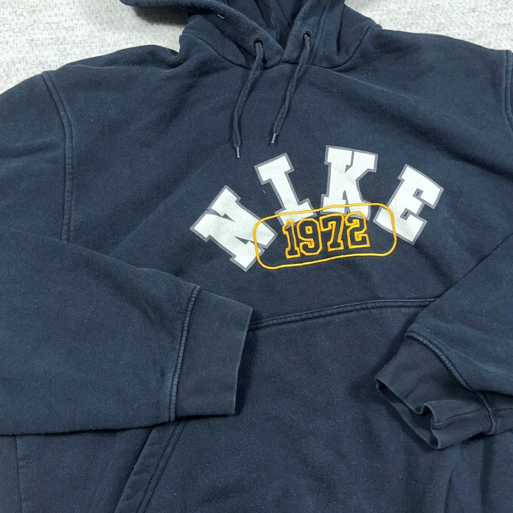Nike VINTAGE Nike Hoodie Men Large Black Sweatshirt Spellout Swoosh Y2K 2000s Skate Size US L / EU 52-54 / 3 - 3 Thumbnail