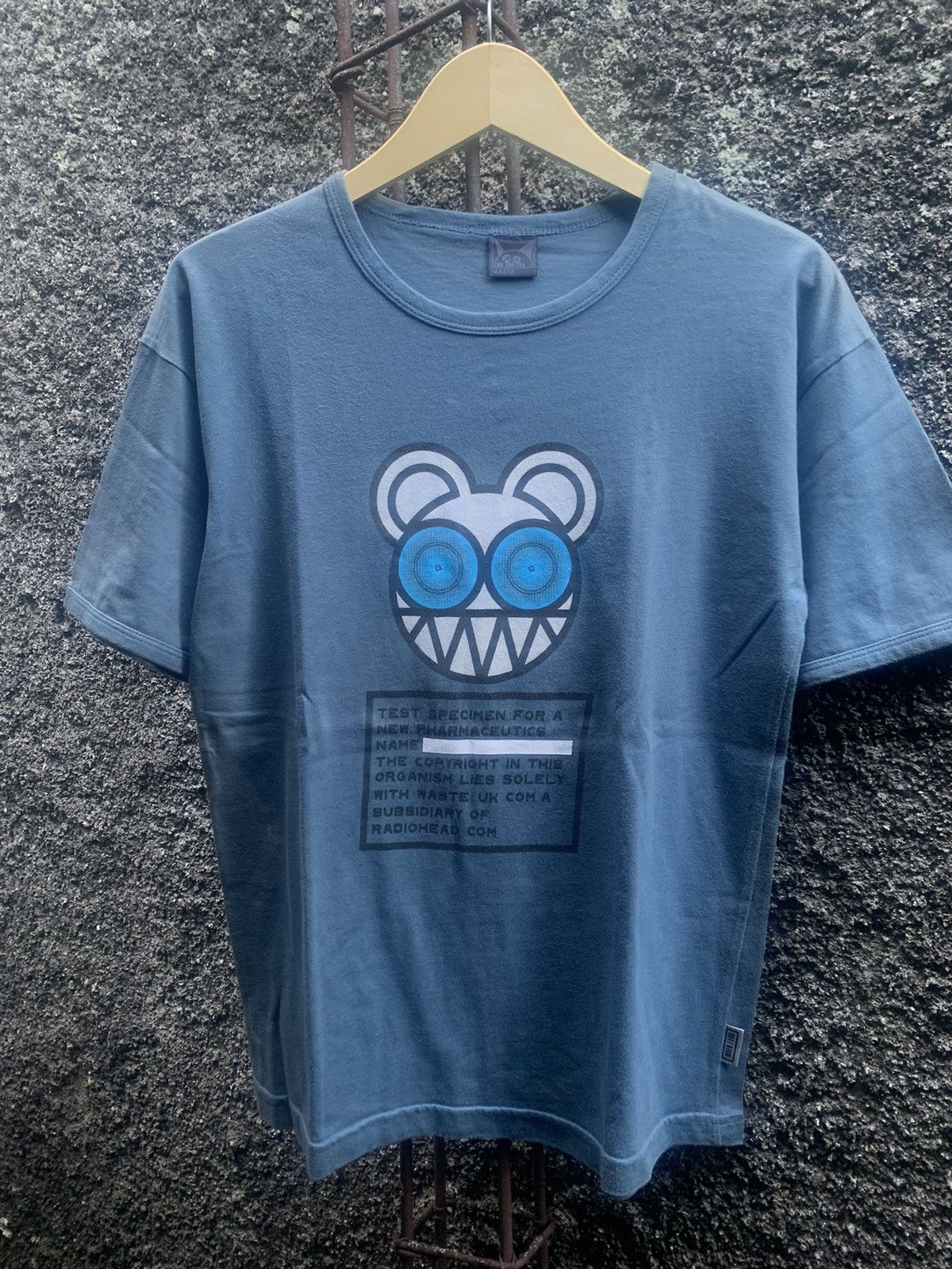 Blur Oasis Parody T-shirt – 90s Britpop Unisex Tee