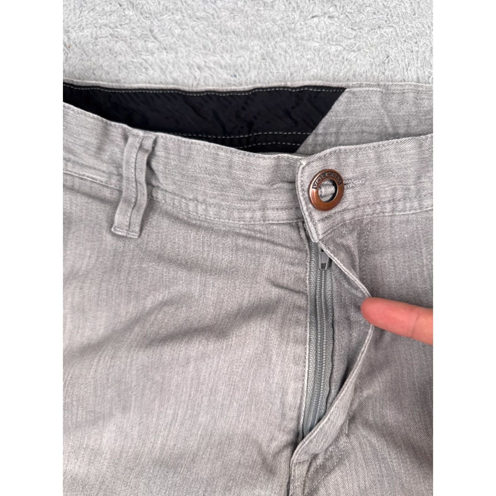 Volcom Volcom Men’s Chino Shorts 32 Gray Cotton Blend 10in Inseam Regular Fit Casual Skateboard Beach 90s Theme Mens Size US 32 / EU 48 - 6 Thumbnail