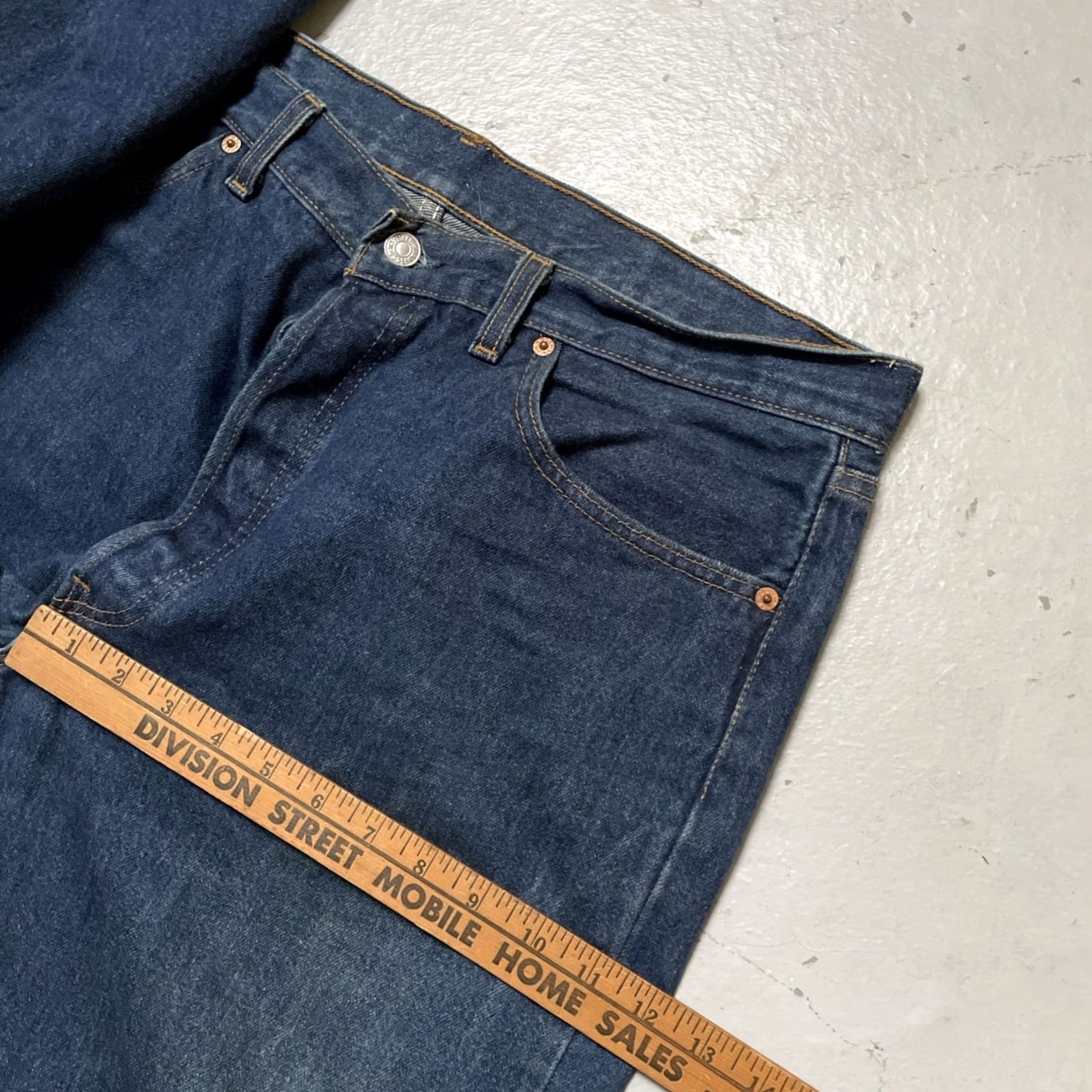 Levi's Item Specifications: Fabric Wash: Light Size US 38 / EU 54 - 5 Thumbnail