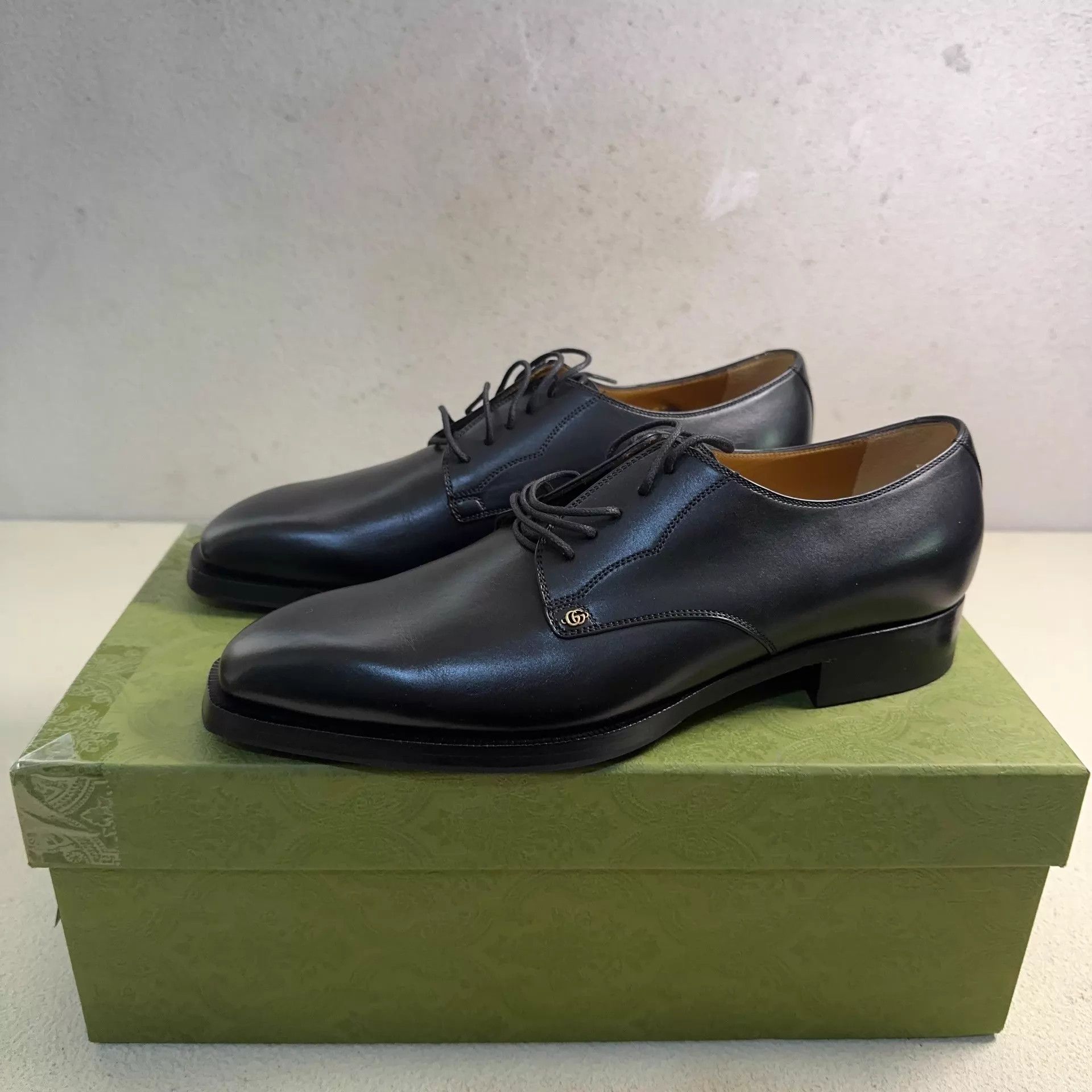 Gucci GUCCI men's black solid leather lace-up shoes 42 Size US 9 / EU 42 - 1 Thumbnail
