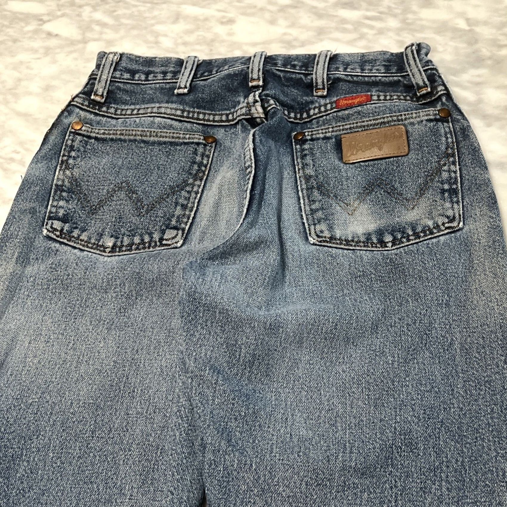 Wrangler VINTAGE Wrangler Jeans Women’s 11x36 (28x34) Thrashed Holes Straight Made USA Jeans Womens 1990s Blue Cotton Grunge Casual Boys Girls Mens Size 32" / US 10 / IT 46 - 5 Thumbnail