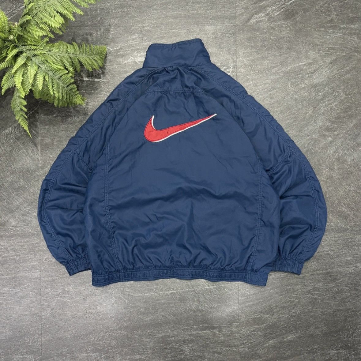 Nike 90s Nike Vintage Big Swoosh Logo Back Oversized Track Jacket Size US M / EU 48-50 / 2 - 2 Thumbnail