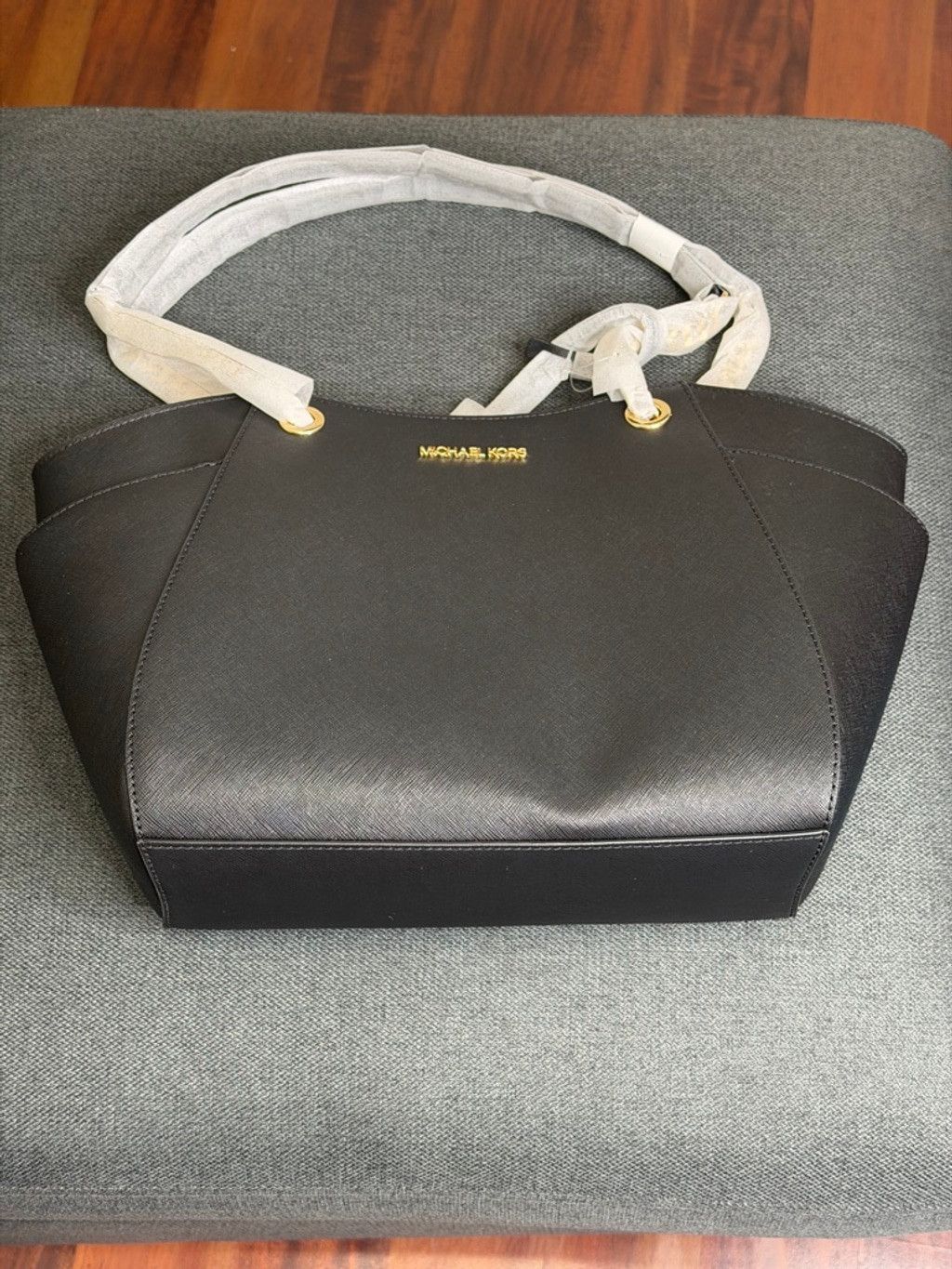 Michael Kors Michael Kors Jet Set Travel Black Leather Shoulder Tote Size ONE SIZE - 10 Thumbnail