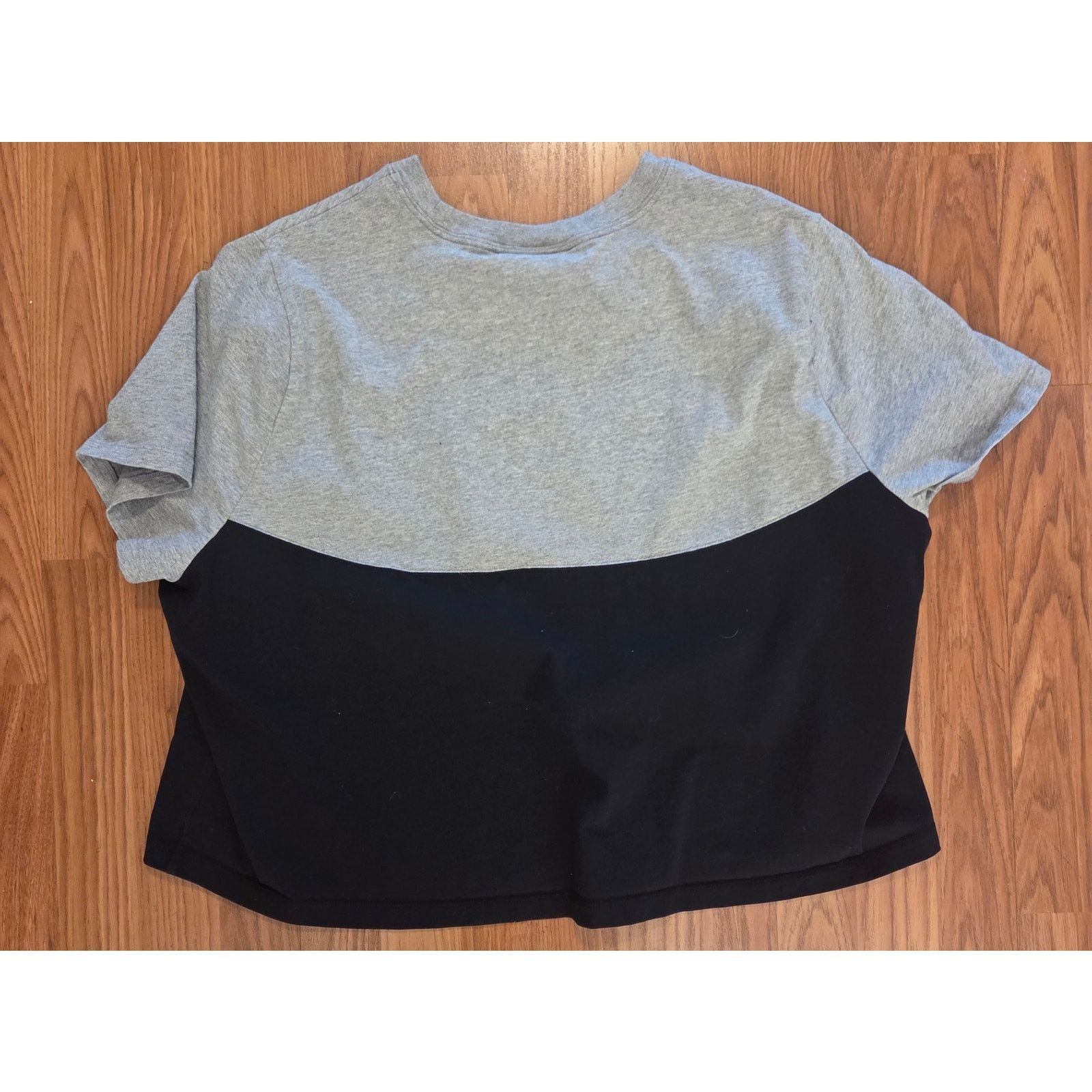 Nike Nike Crop Top T-Shirts Grey and Black - Women's 2XL Size XXL / US 16-18 / IT 52-54 - 4 Thumbnail