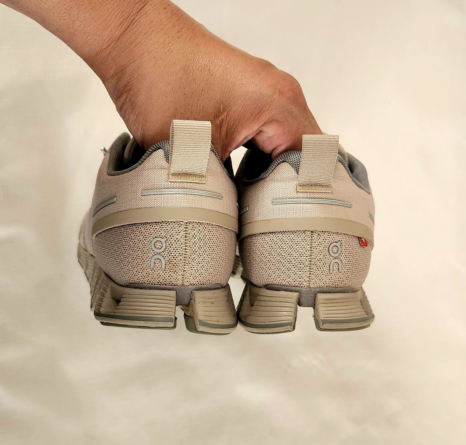 On ON Running Cloud Swiss Engineering Waterproof Womens SZ 9 Size US 9 / IT 39 - 9 Thumbnail
