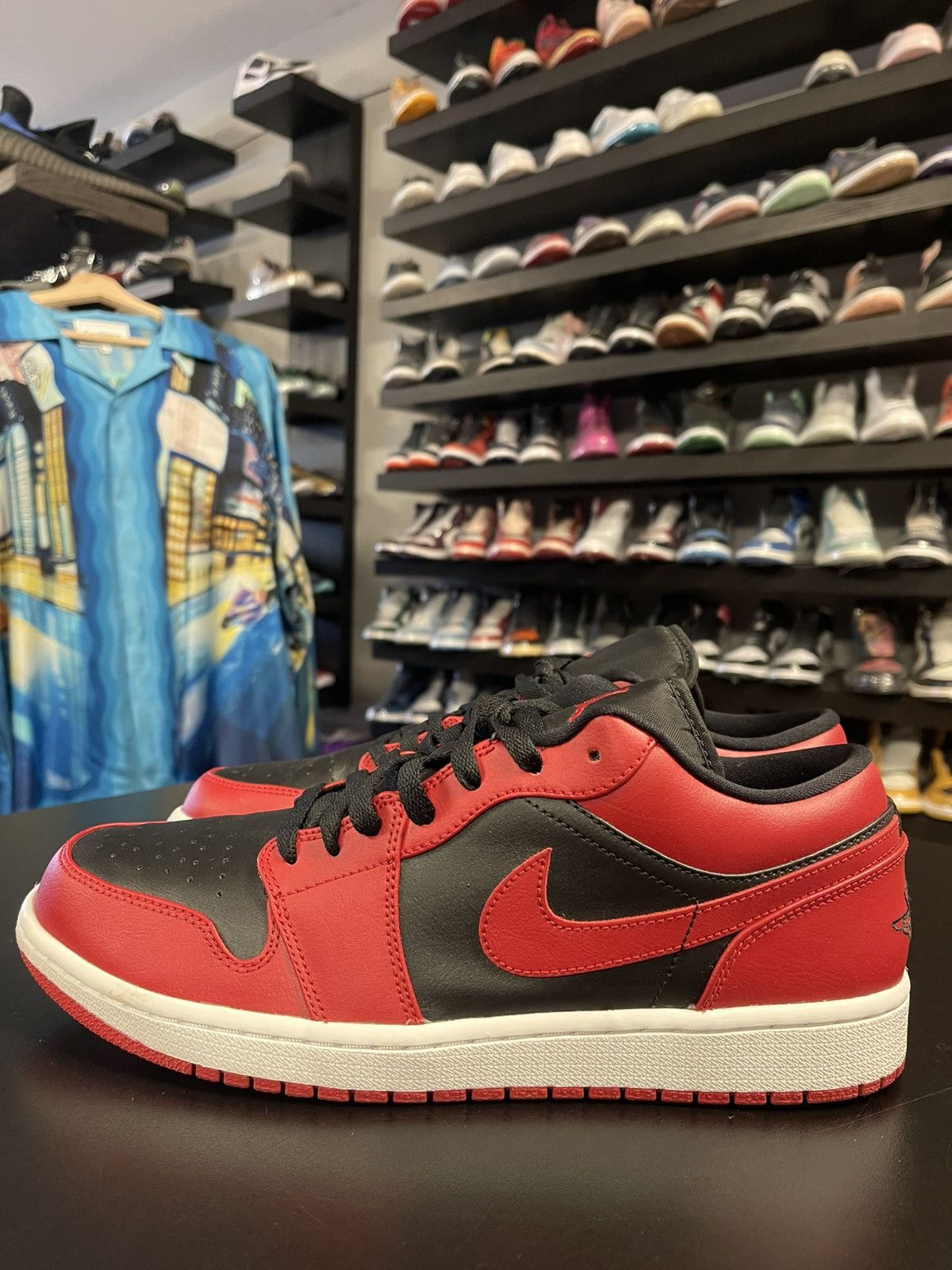 Jordan Brand Size 11 - Jordan 1 Reverse Bred Very Clean Size US 11 / EU 44 - 1 Thumbnail