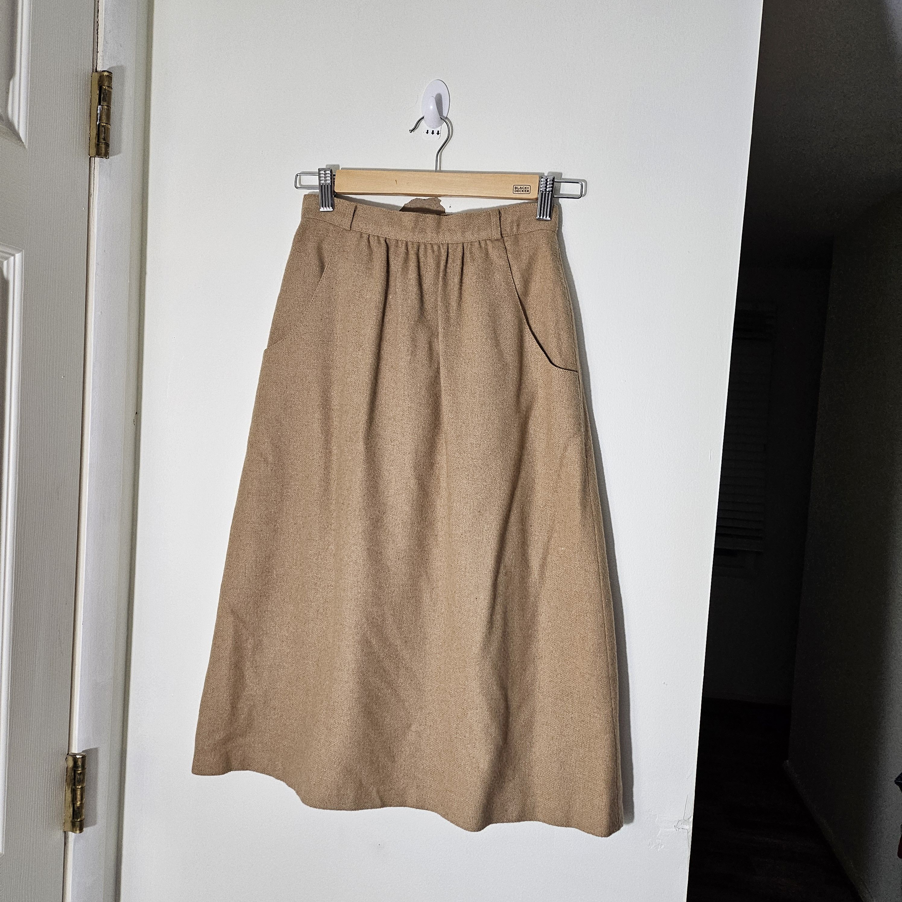 Vintage Vintage Regatta Sport wool midi skirt, tan, size 5 Size 23" - 1 Thumbnail