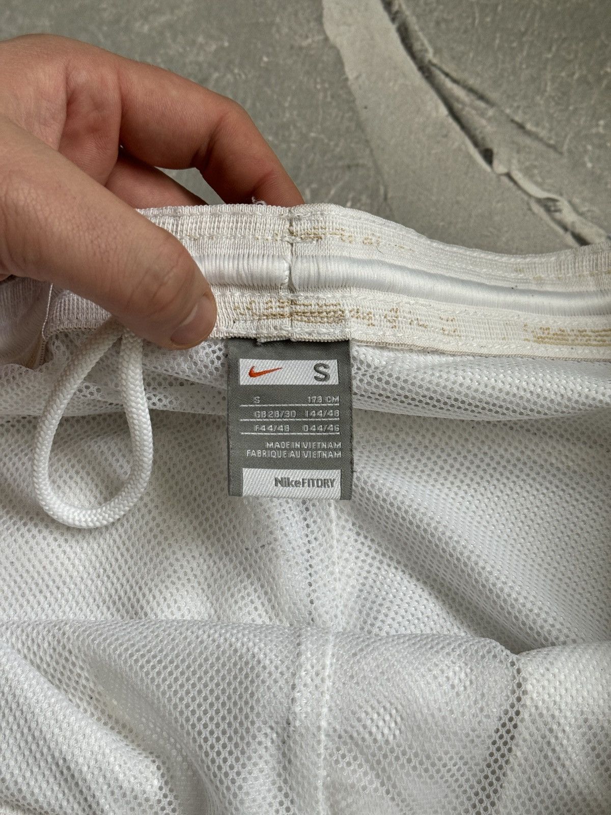 Nike 00s Nike Vintage Tracksuit Nylon Pants Small Swoosh Baggy Size US 30 / EU 46 - 13 Thumbnail
