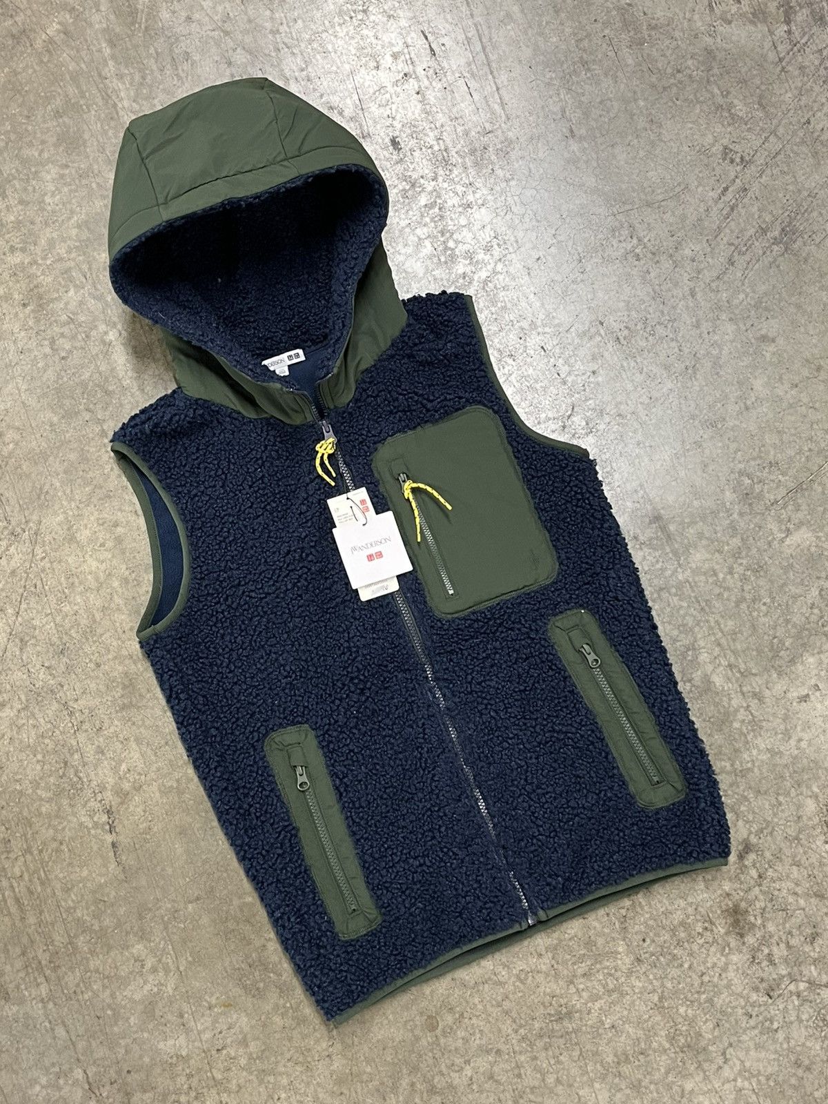 JW Anderson × Uniqlo JW Anderson Uniqlo deep pile hooded vest NWT gorpcore hype Size US XXS / EU 40 - 3 Thumbnail