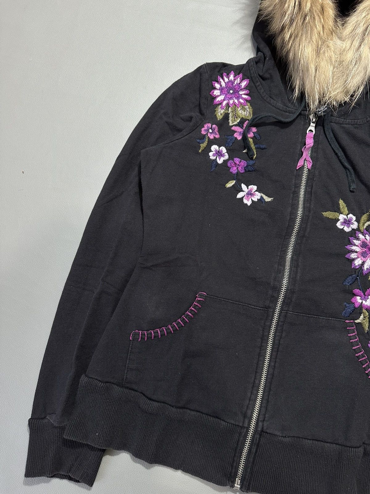20471120 × Japanese Brand INTERNATIONAL CONCEPT EMBROIDERY FLOWER FUR ZIP BLACK HOODIE Size US S / EU 44-46 / 1 - 4 Thumbnail