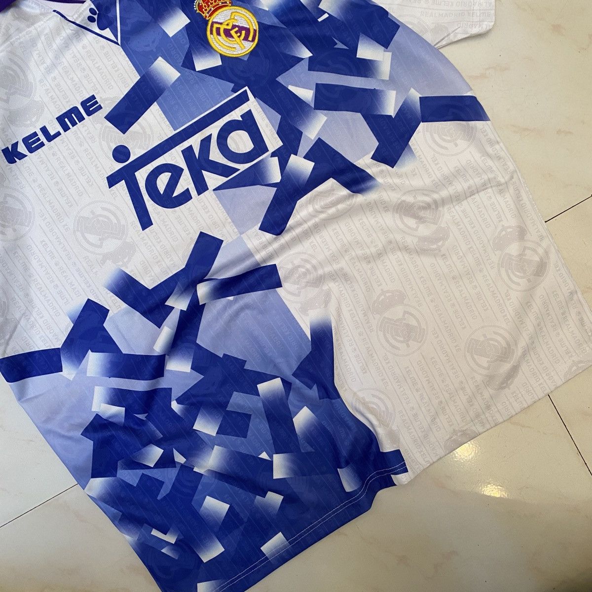 Vintage Rare!!! Real Madrid 1996-1997 Third Football Shirt Jersey Size US S / EU 44-46 / 1 - 5 Thumbnail