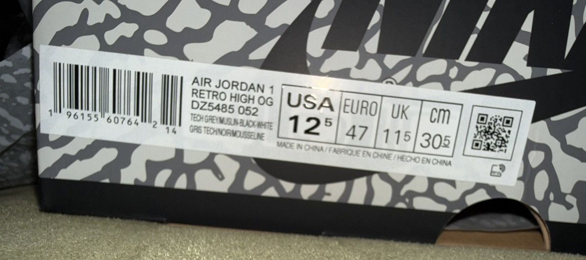 Jordan Brand Nike 1985 Air Jordan 1 “White Cement” Retro OG high top, NEW Size US 12.5 / EU 45-46 - 3 Thumbnail