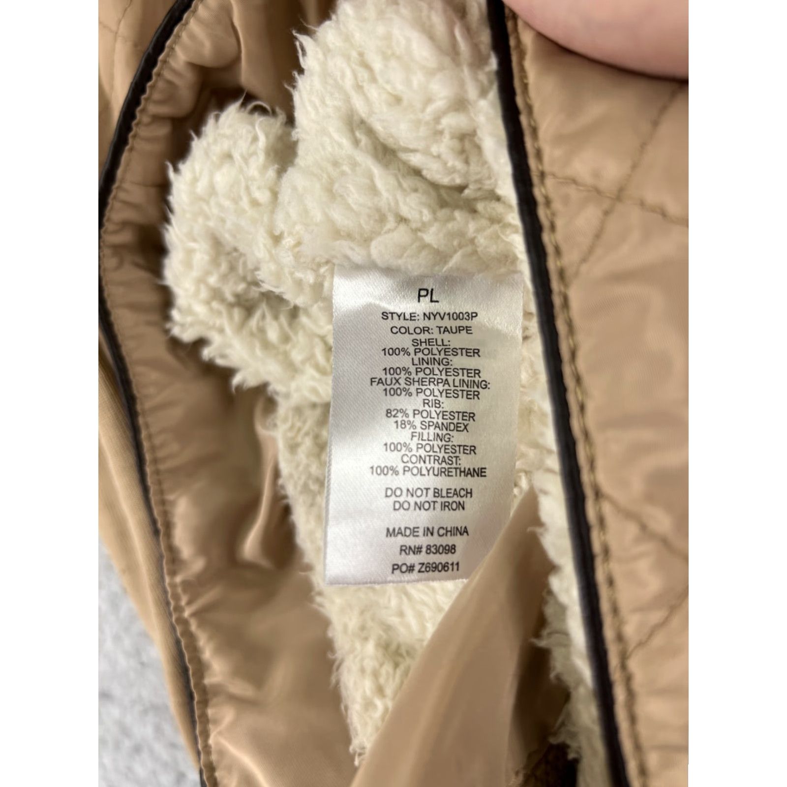 Vintage Cavalini Vest Womens Petite Large Beige Quilted 100% Polyester Sherpa Lined Zip Vest Beige Quilted Zip Womens Petite Large Cavalini Vest Size L / US 10 / IT 46 - 4 Thumbnail