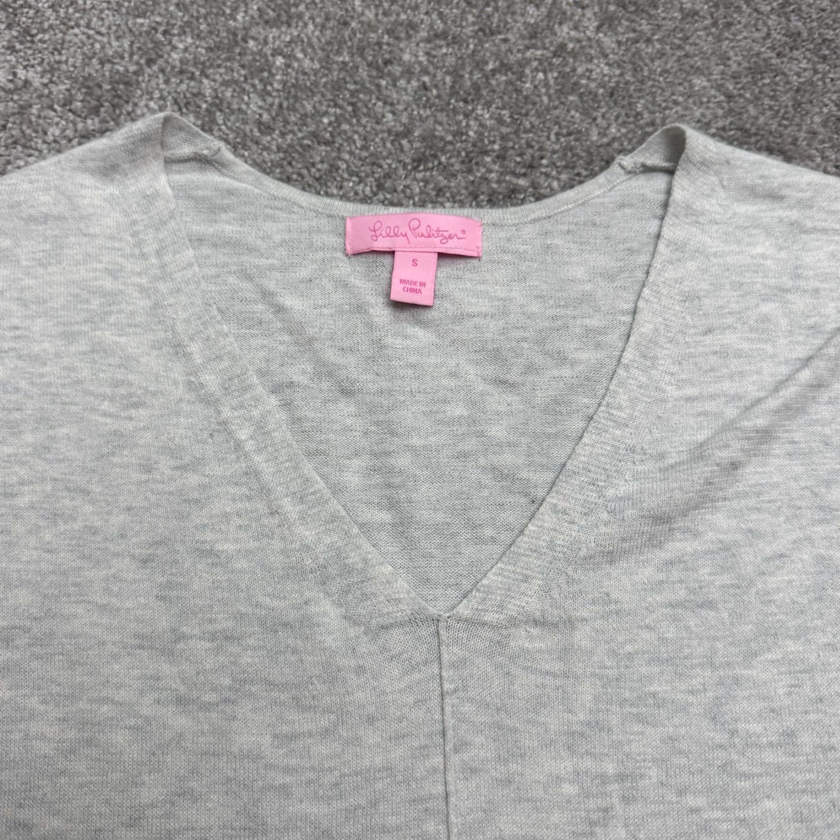 Lilly Pulitzer Lilly Pulitzer Pullover Sweater Womens Small Gray V-Neck Knit Casual Long Sleeve Size S / US 4 / IT 40 - 6 Thumbnail