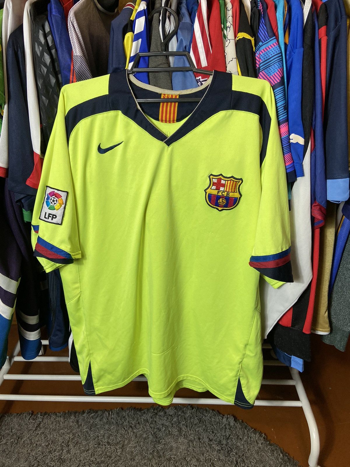 Vintage RONALDINHO #10 BARCELONA ADULT BLOCK CORE SOCCER JERSEY Size US L / EU 52-54 / 3 - 2 Thumbnail