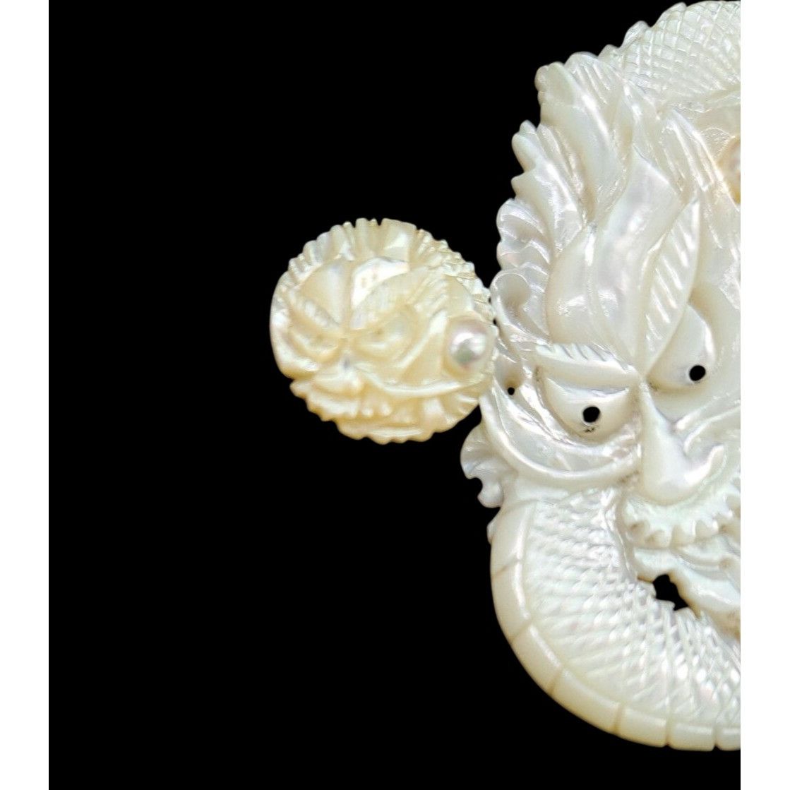 The Unbranded Brand Vintage Carved Mother Of Pearl Dragon Brooch Earrings Set Size ONE SIZE - 10 Thumbnail