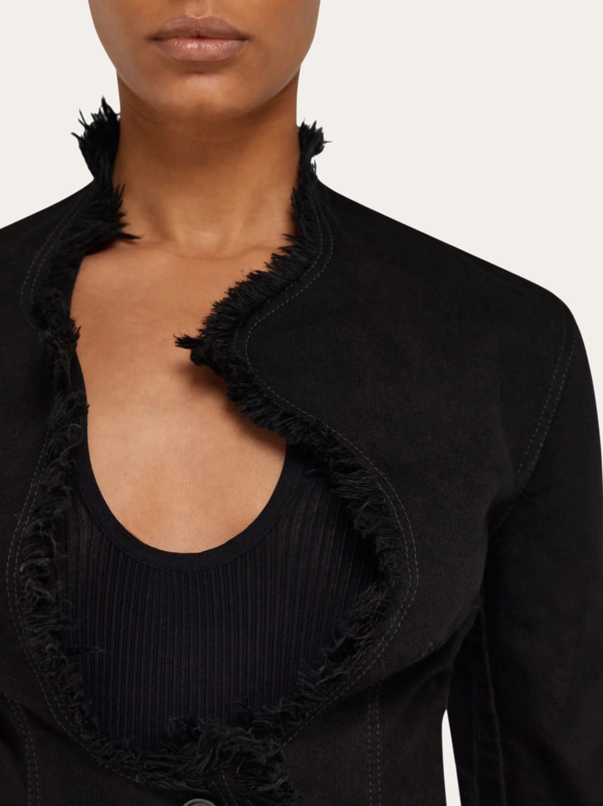 Salvatore Ferragamo o1s1rm0526 Fringed Blazer in Black Size XS / US 0-2 / IT 36-38 - 4 Thumbnail