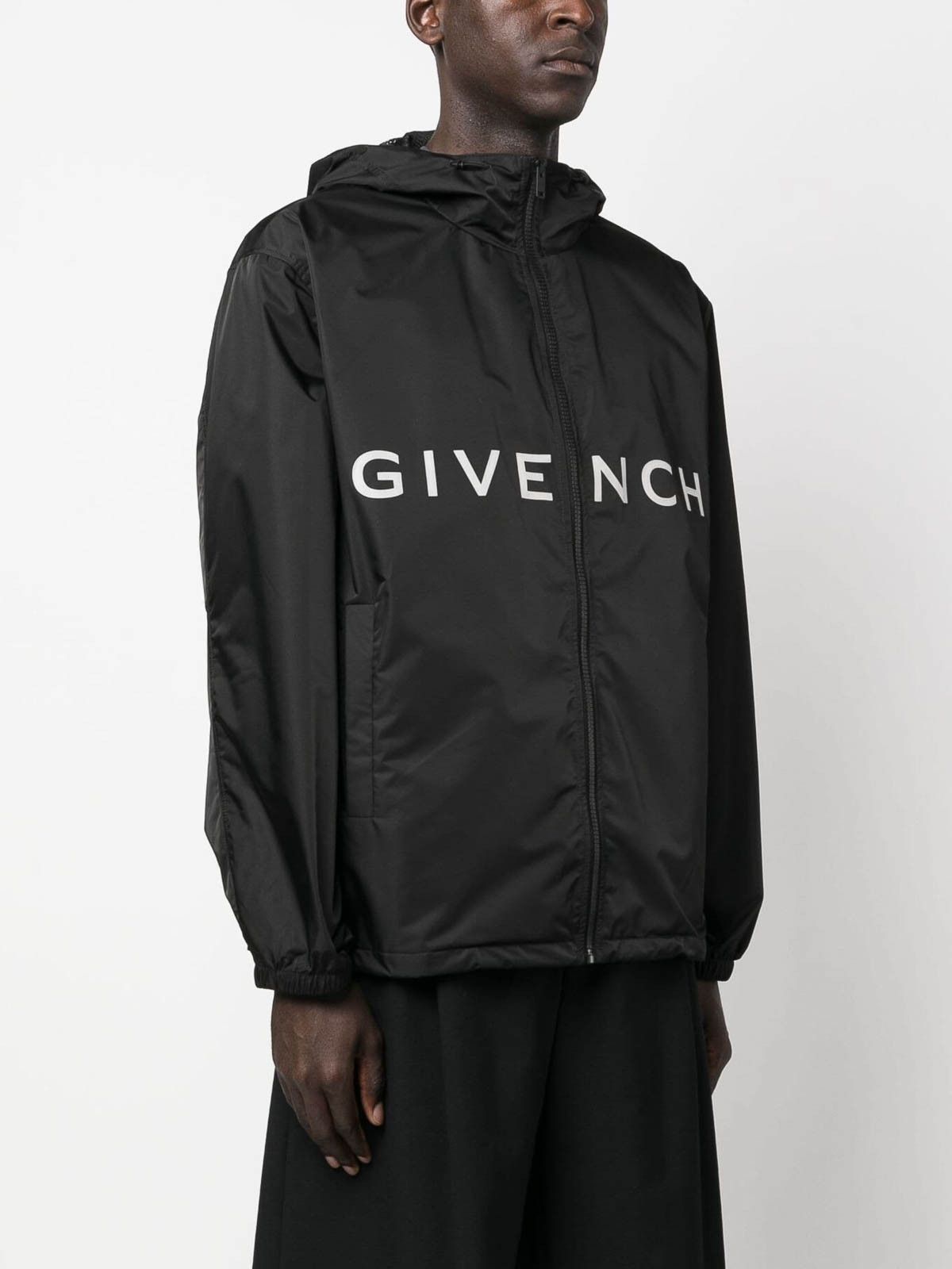 Givenchy oc11z0725 Windbreaker Jacket in Black Size US S / EU 44-46 / 1 - 5 Thumbnail