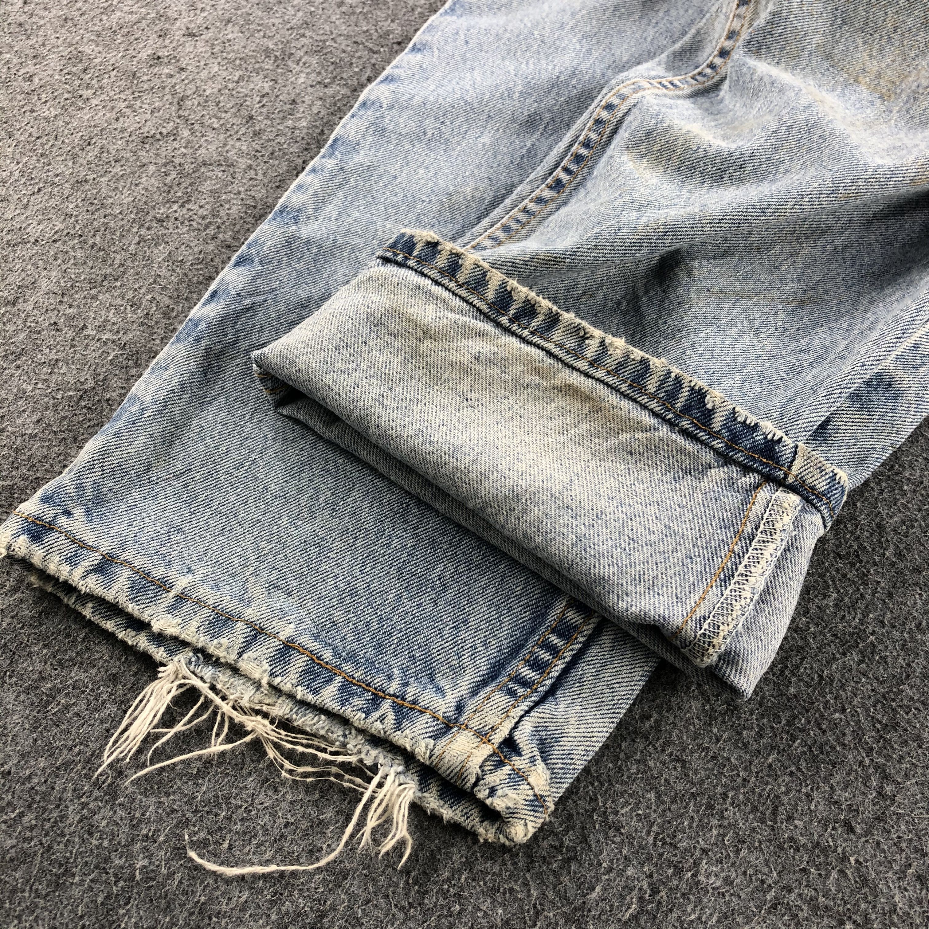 Levi's 90s Vintage Light Wash Levis 560 Jeans- J1351 Size US 35 - 7 Thumbnail