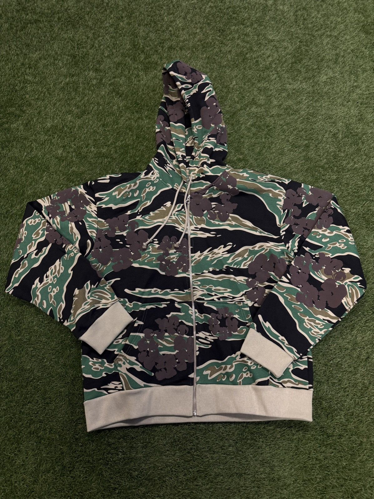 DENIM TEARS Denim Tears Green Camo Cotton Wreath Zip Up Size Large (NEW) Size US L / EU 52-54 / 3 - 1 Thumbnail