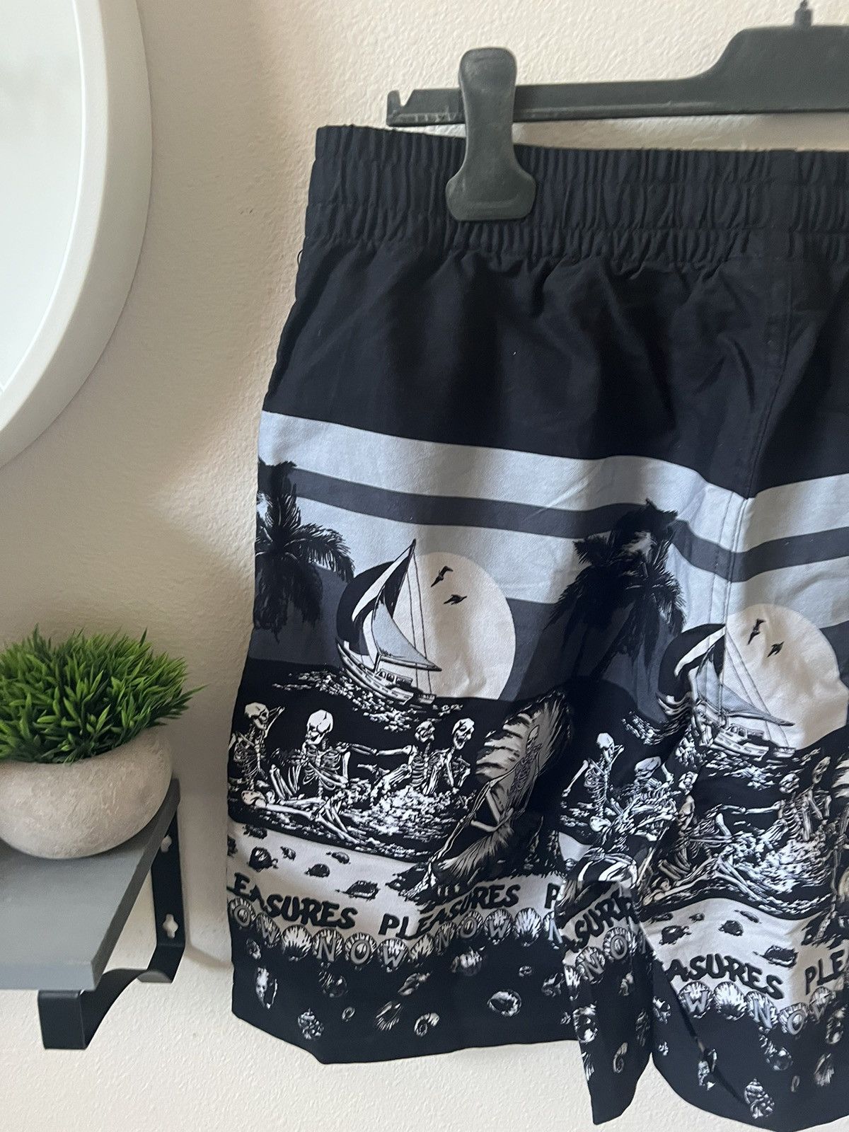 Pleasures Pleasures Skeleton Shorts Size US 34 / EU 50 - 5 Thumbnail