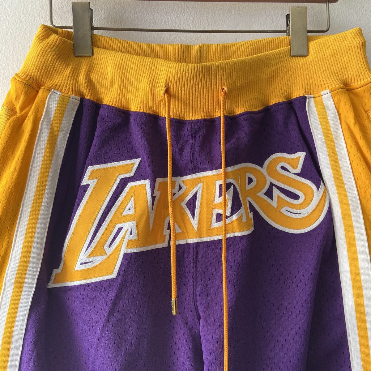 Just Don Just Don Lakers Shorts Size US 34 / EU 50 - 3 Thumbnail