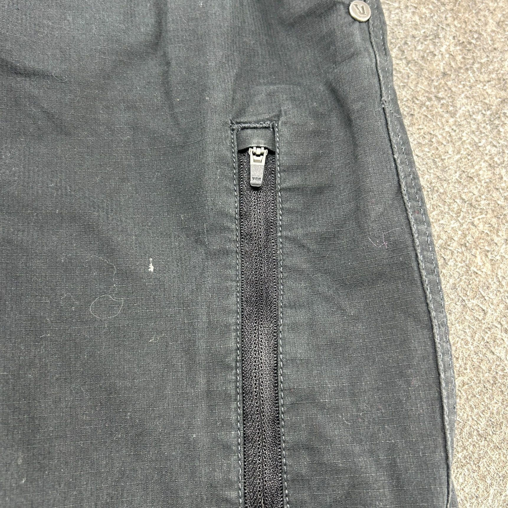 Vuori Vuori Mens M Gray Jogger Pants Cotton Polyester Logo Cargo Pocket Slim Tapered Modern Comfort Everyday Size US 31 - 5 Thumbnail