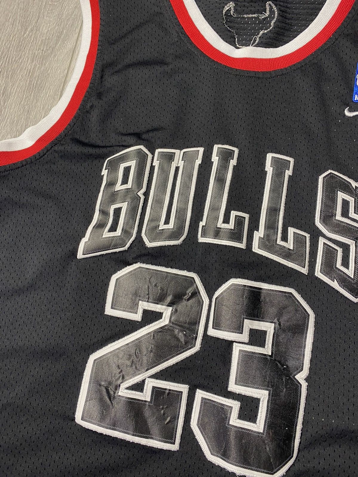 Nike Vintage Nike Chicago Bulls Jordan # 23 NBA Basketball Jersey Size US L / EU 52-54 / 3 - 8 Thumbnail