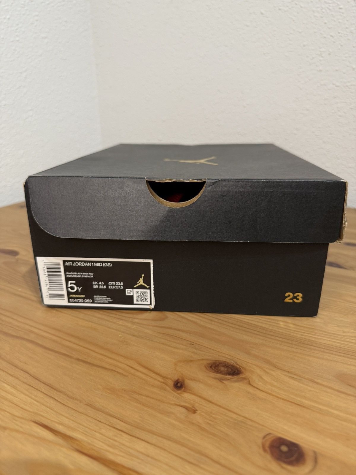 Jordan Brand × Nike Nike Air Jordan 1 Mid Chicago Black Toe size 5Y Women’s 7 Size US 7 / IT 37 - 8 Thumbnail