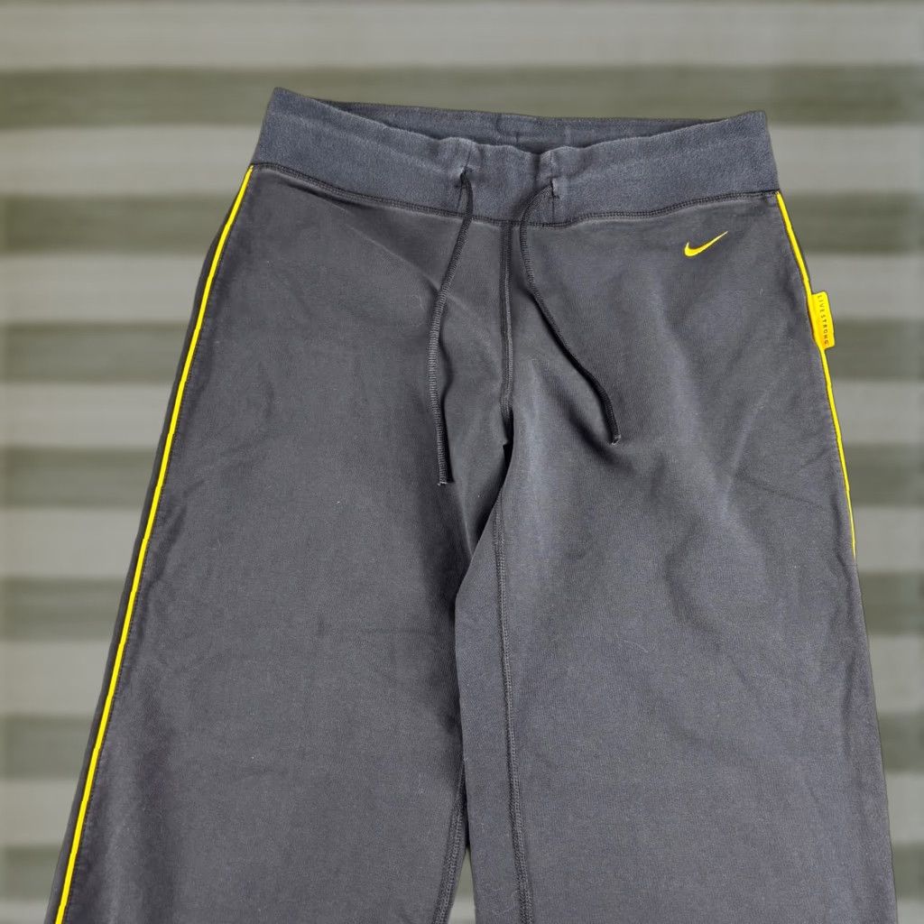 Nike Nike Pants Women M Black Yellow Flared Athletic Pull On Jogger Activewear Casual Slimming Pockets Zip Size 30" / US 8 / IT 44 - 1 Thumbnail