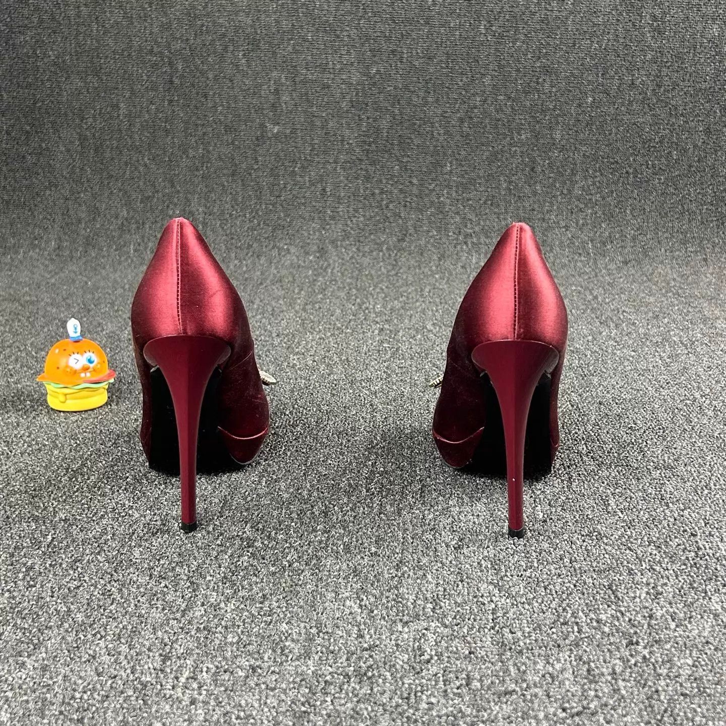 Roger Vivier Roger Vivier Burgundy Satin Crystal Buckle Pumps 36.5 Size US 6 / IT 36 - 5 Thumbnail