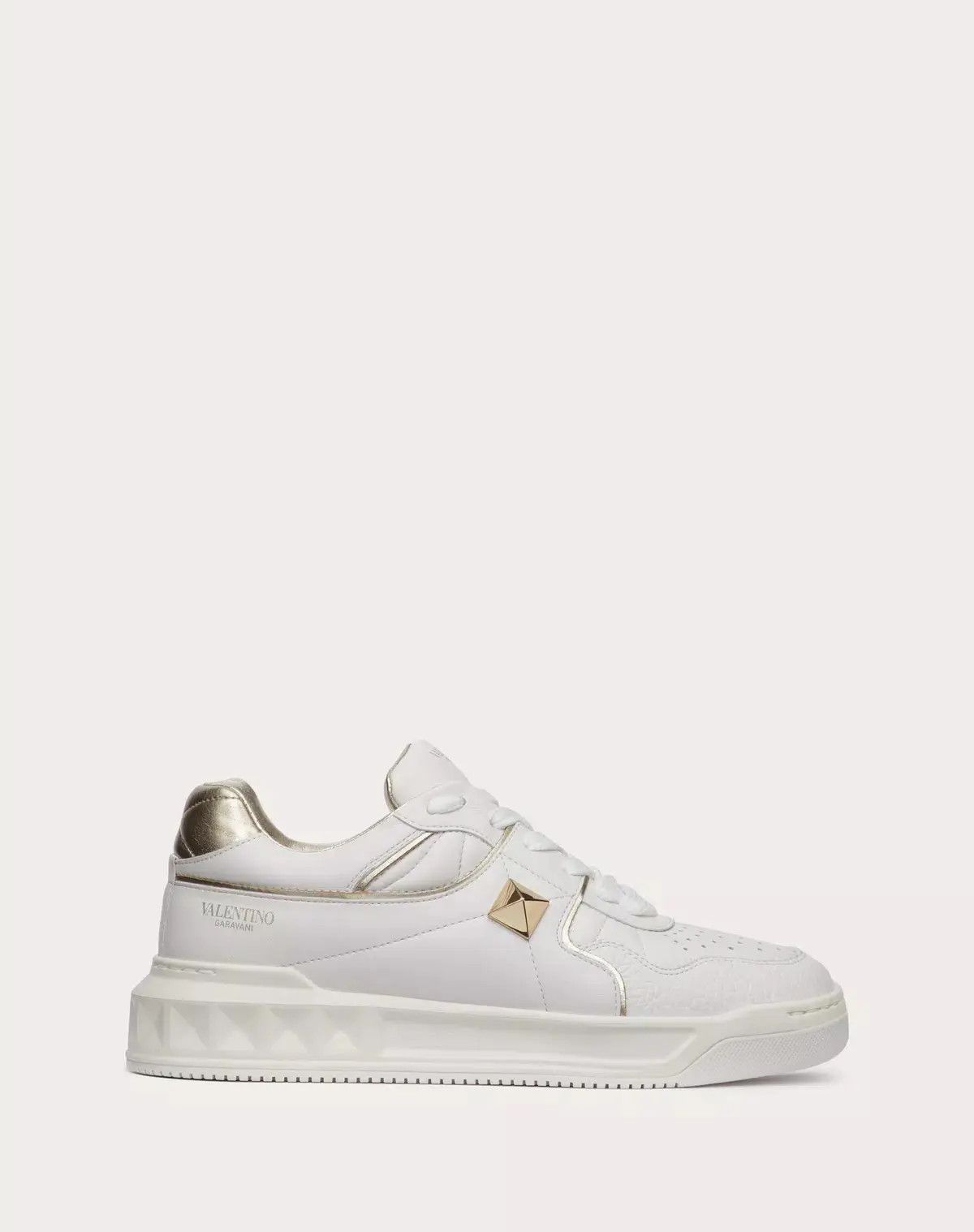 Valentino o1s1wg110426 One Stud Low-Top Calfskin Sneaker in White Size US 9 / IT 39 - 1 Thumbnail
