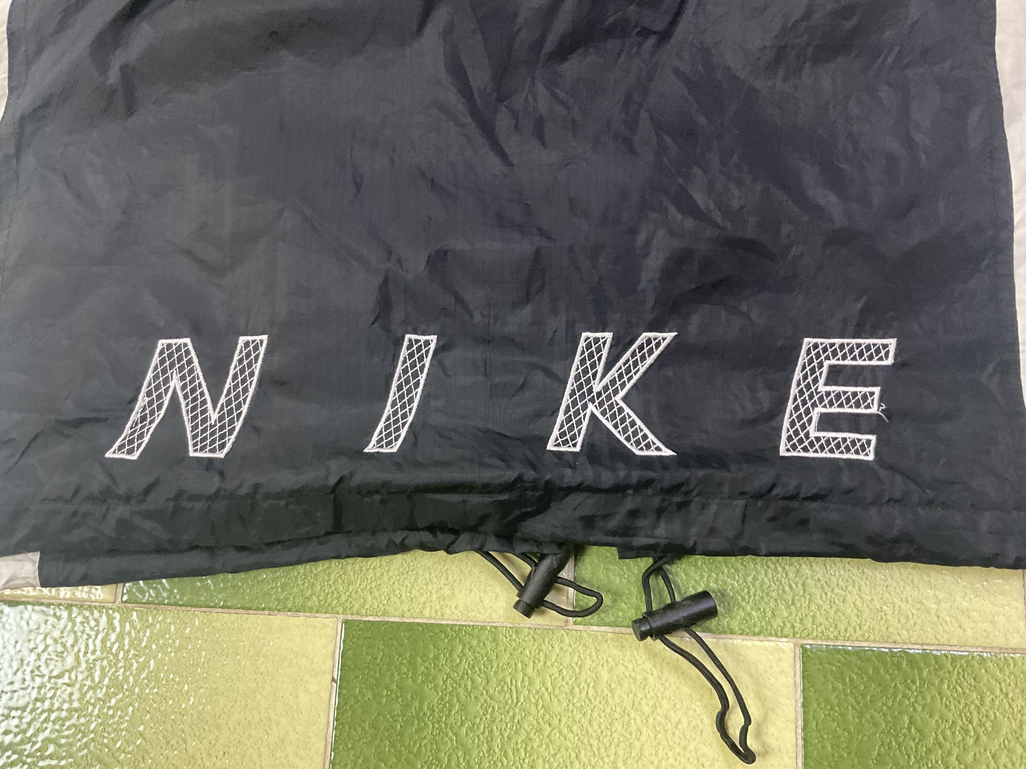 Nike Vintage 90s Nike Windbreaker Jacket with Packable Hood Size US XL / EU 56 / 4 - 6 Thumbnail
