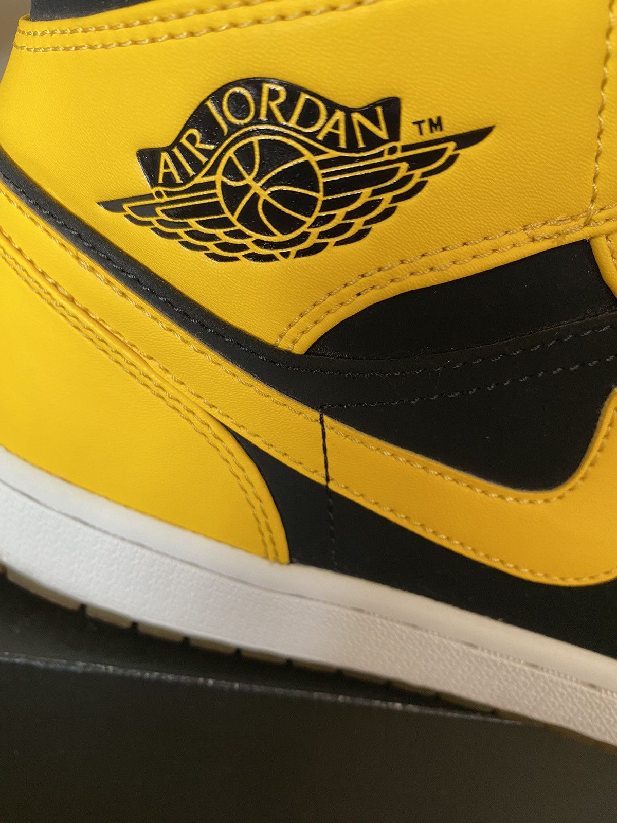 Jordan Brand Jordan 1 Retro Mid New Love 2017 Size 10 Size US 10 / EU 43 - 8 Thumbnail