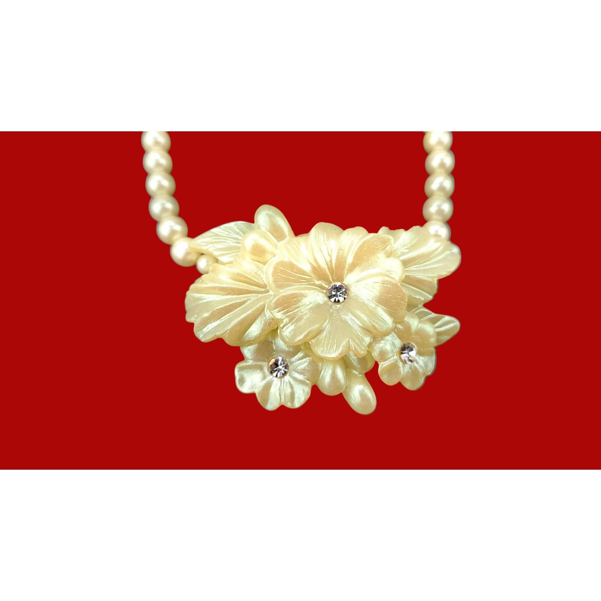 Other Vintage Avon Cream Necklace Floral Rhinestone Faux Pearls Size ONE SIZE - 3 Thumbnail
