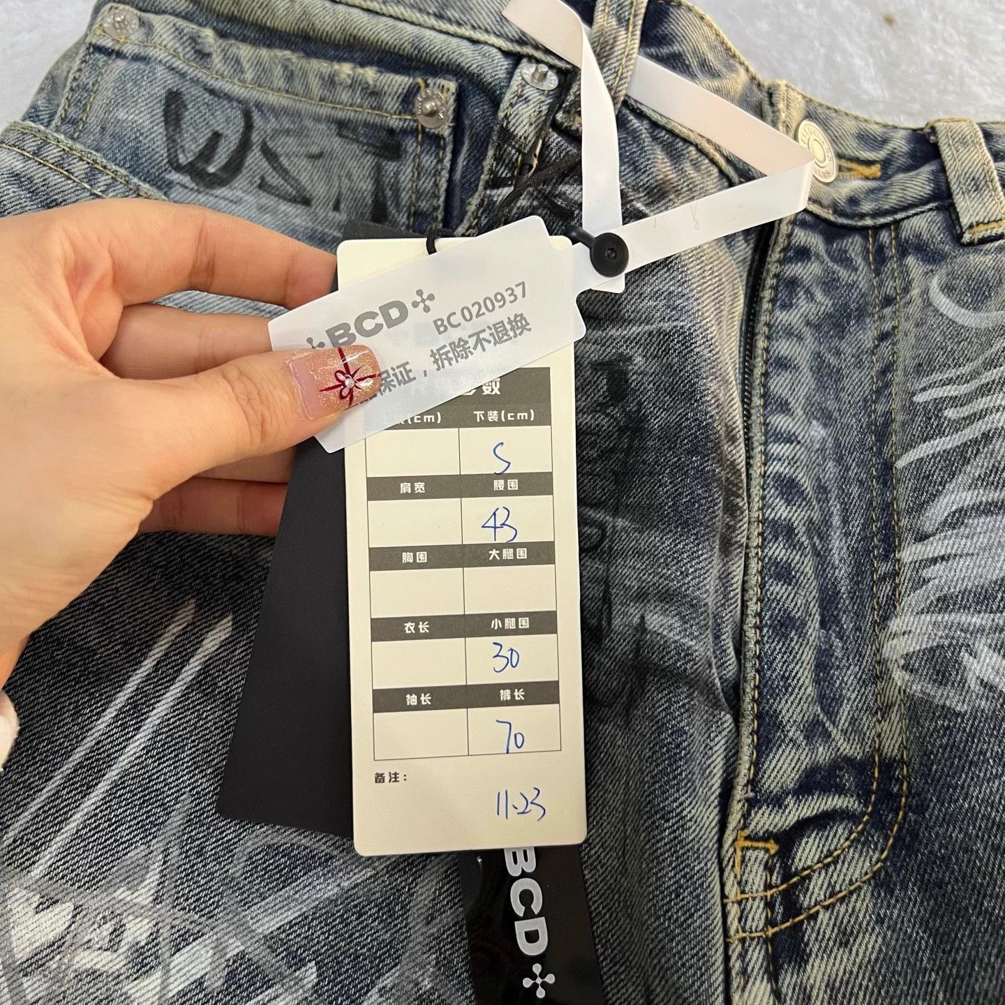 Balenciaga Balenciaga Graffiti Distressed Denim Shorts S Size US 27 - 5 Thumbnail