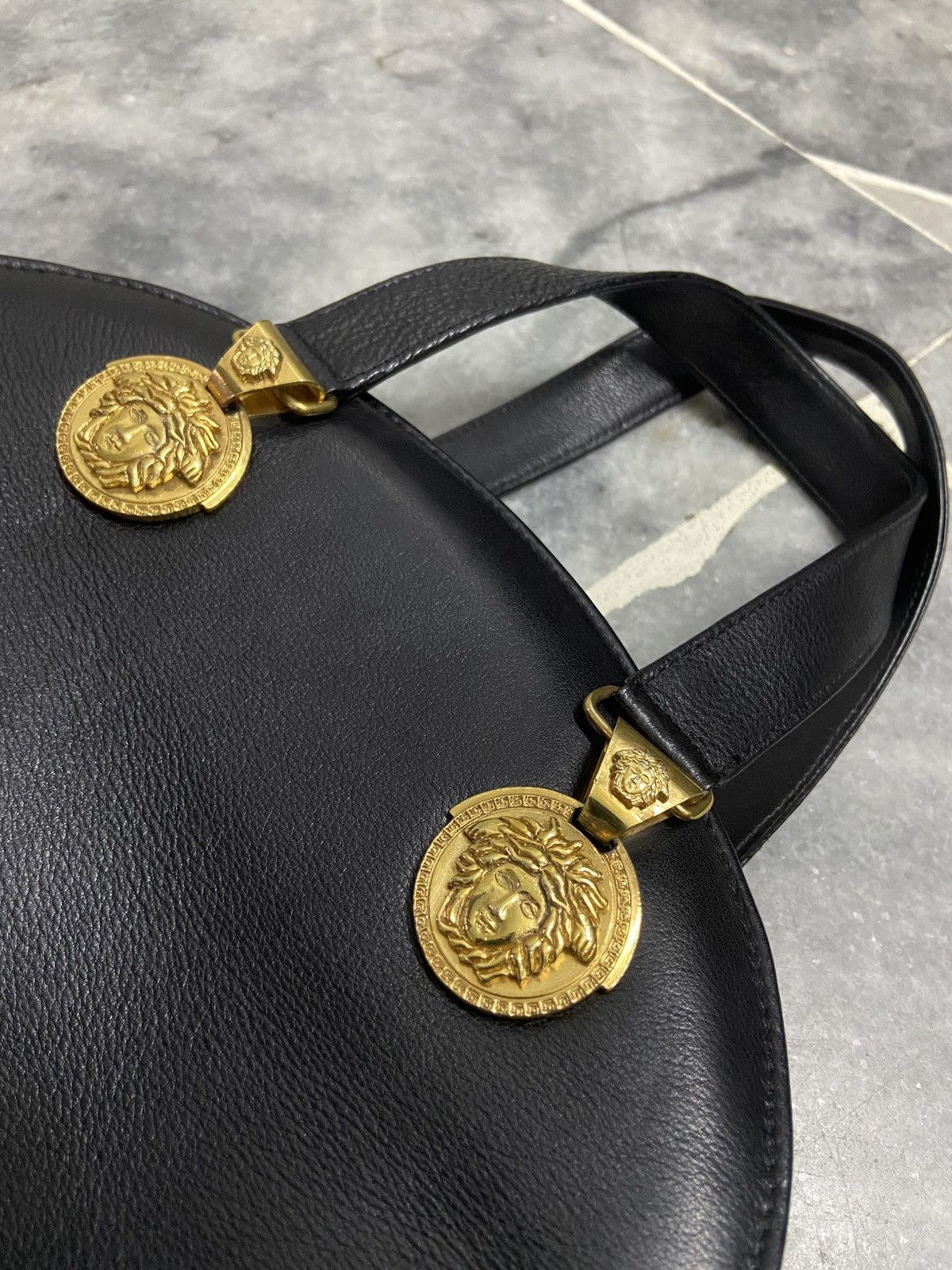 Versace GIANNI VERSACE Black Leather Handbag With gold La Medusa Bag Size ONE SIZE - 6 Thumbnail