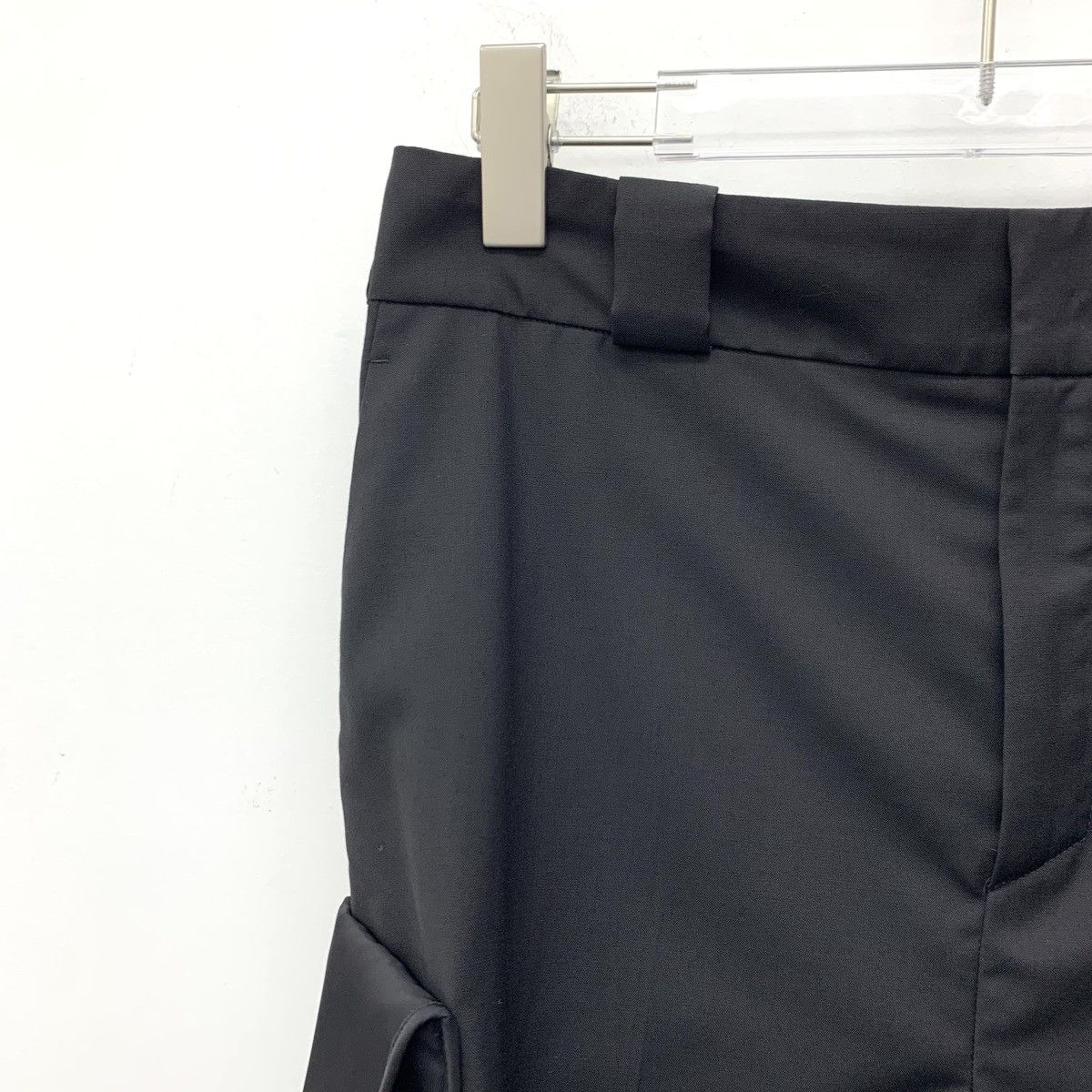 Prada Prada Black Triangle Logo Wool Cargo Casual Shorts K26WX Size 27" / US 4 / IT 40 - 3 Thumbnail