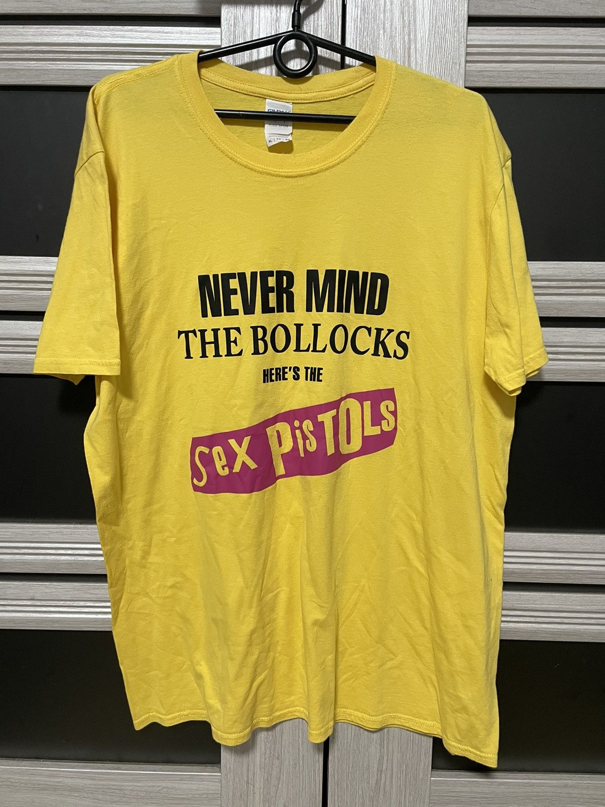 Band Tees × Vintage Vintage Sex Pistols Nevermind the Bollocks Yellow Tee Size US XL / EU 56 / 4 - 1 Thumbnail