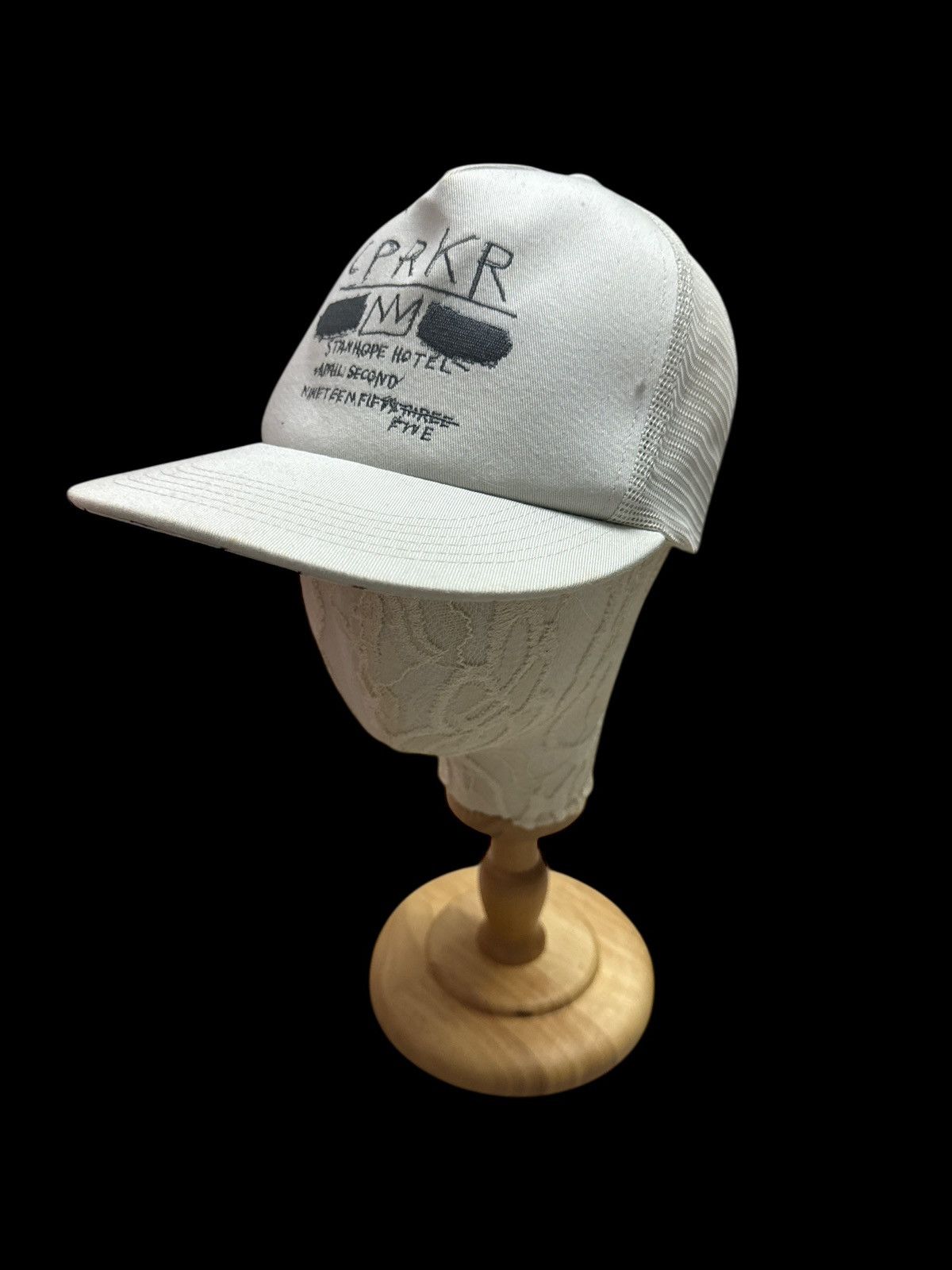 Jean-Michel Basquiat JEAN MICHEL BASQUIAT X UNIQLO TRUCKER CAP HAT Size ONE SIZE - 3 Thumbnail