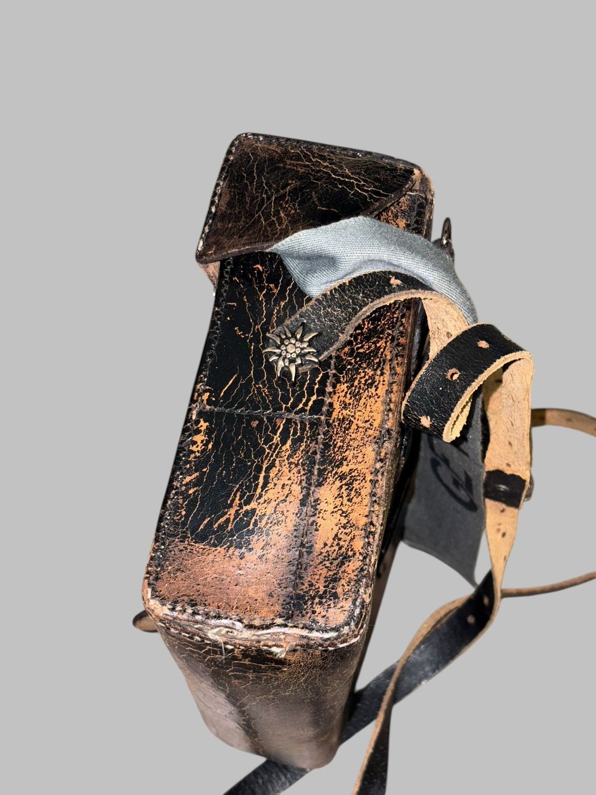 Vintage 🔥 WW2 DISTRESSED GERMAN MILITARY BAG VINTAGE CRACKED LEATHER Size ONE SIZE - 13 Thumbnail