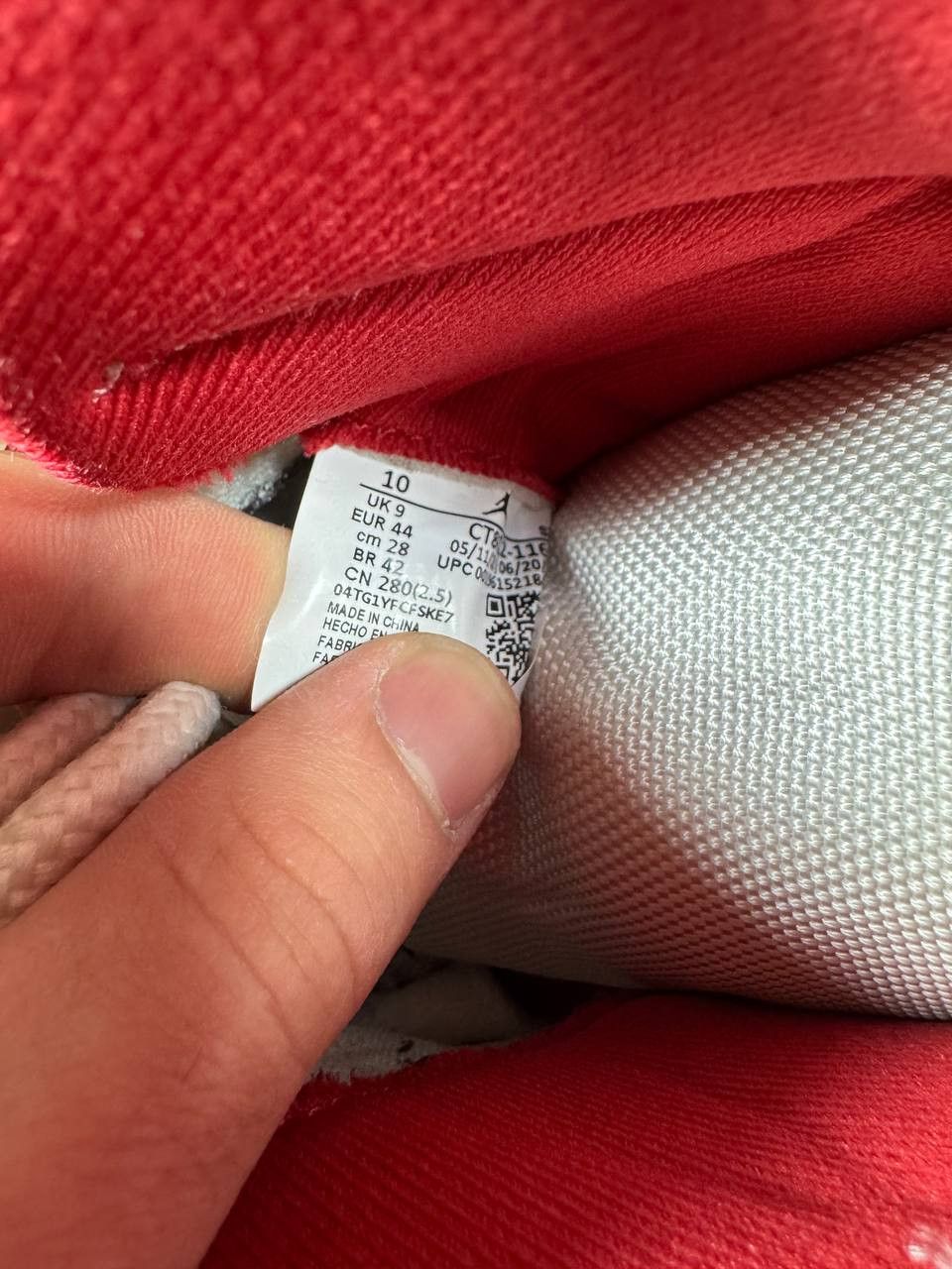 Jordan Brand Size 10 | Jordan 11 Cherry No Box | Pre-Owned Size US 10 / EU 43 - 9 Thumbnail