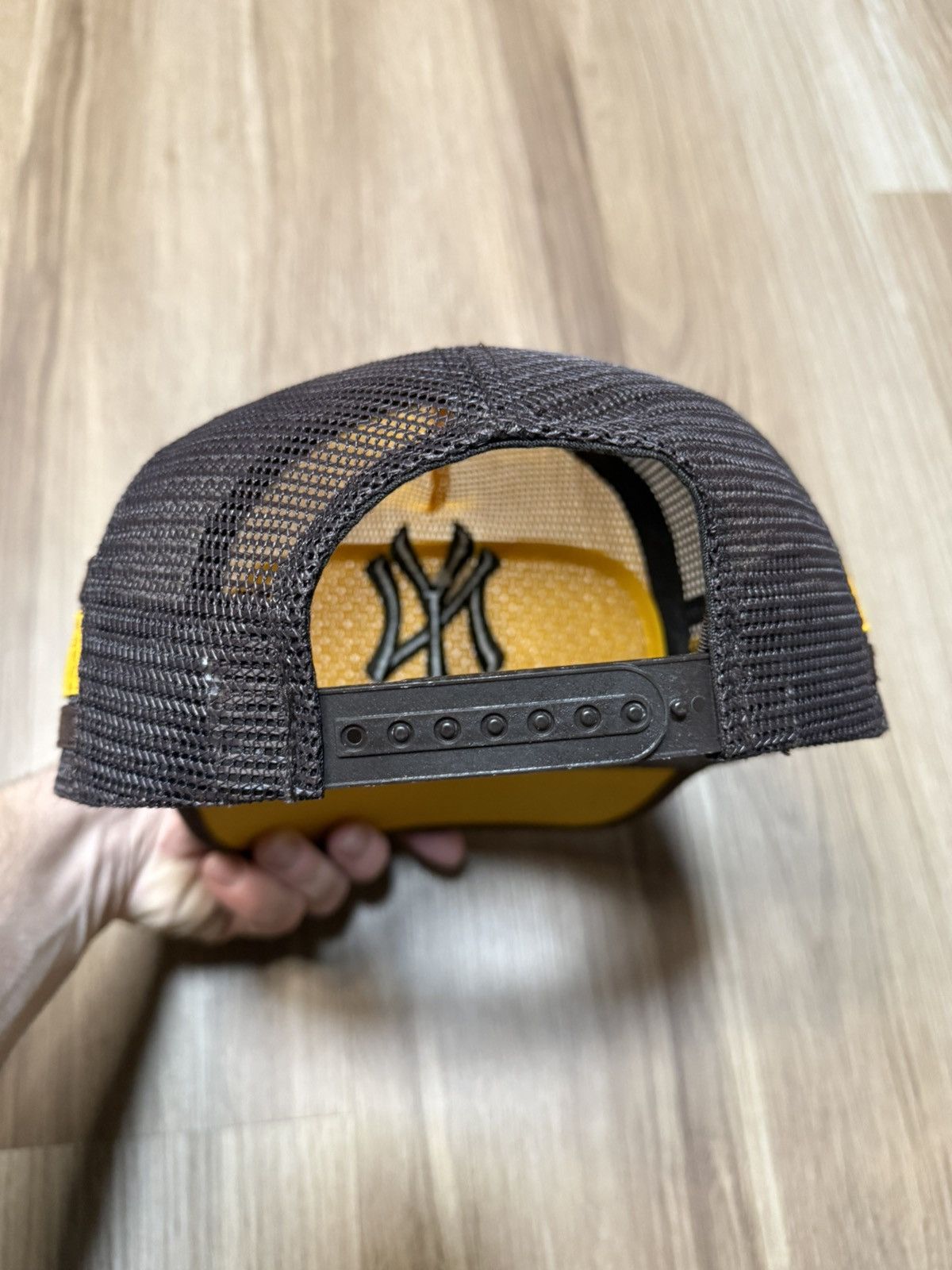 New York Yankees Vintage New York Yankees SnapBack Mesh Trucker Yellow Brown Size ONE SIZE - 6 Thumbnail