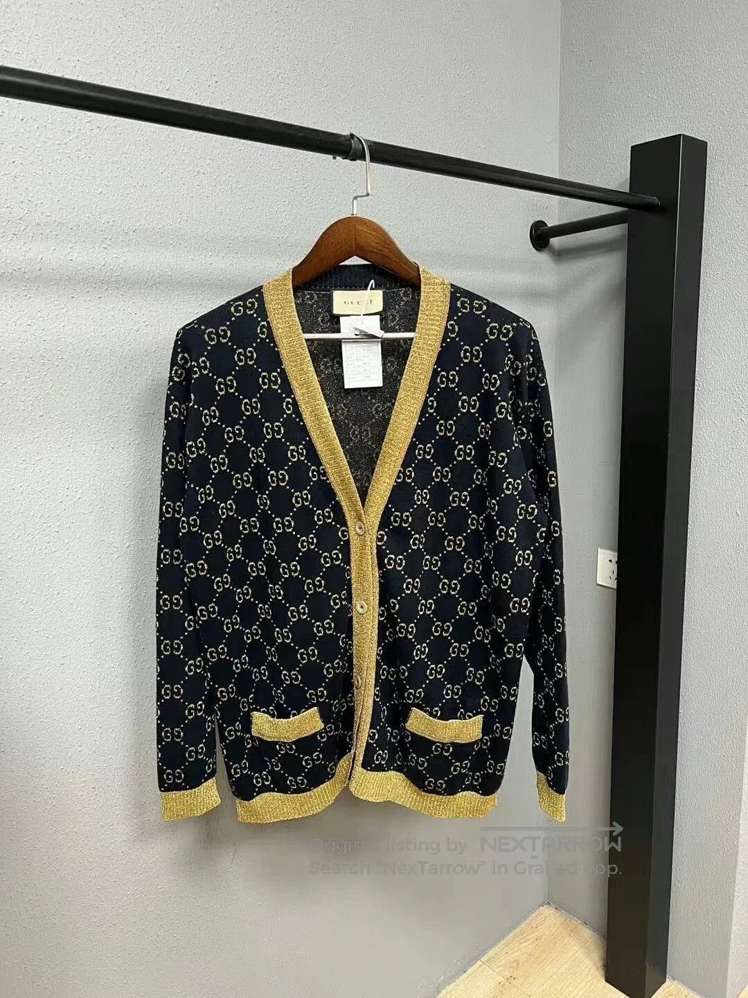 Gucci gucci gold logo cardigan in size large. Size L / US 10 / IT 46 - 1 Thumbnail