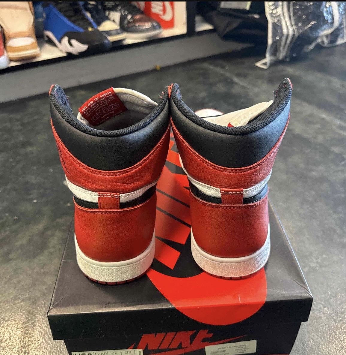 Nike Jordan 1 High Chicago (2015) Size US 13 / EU 46 - 4 Thumbnail